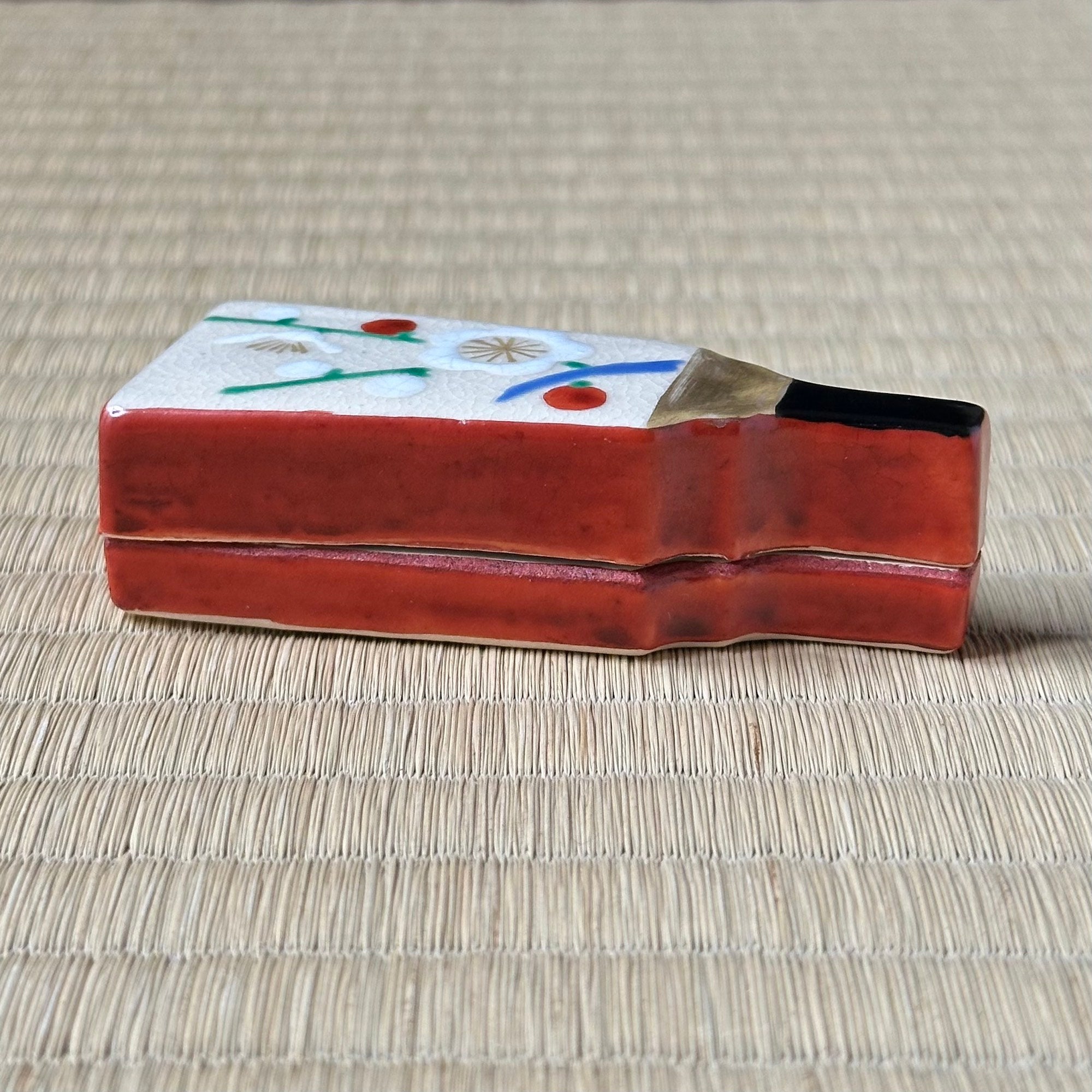 Kutani ceramic kogo with kōhaku bai (red and white plum trees) decoration by Tachikichi and Japanese nerikō (incense balls)