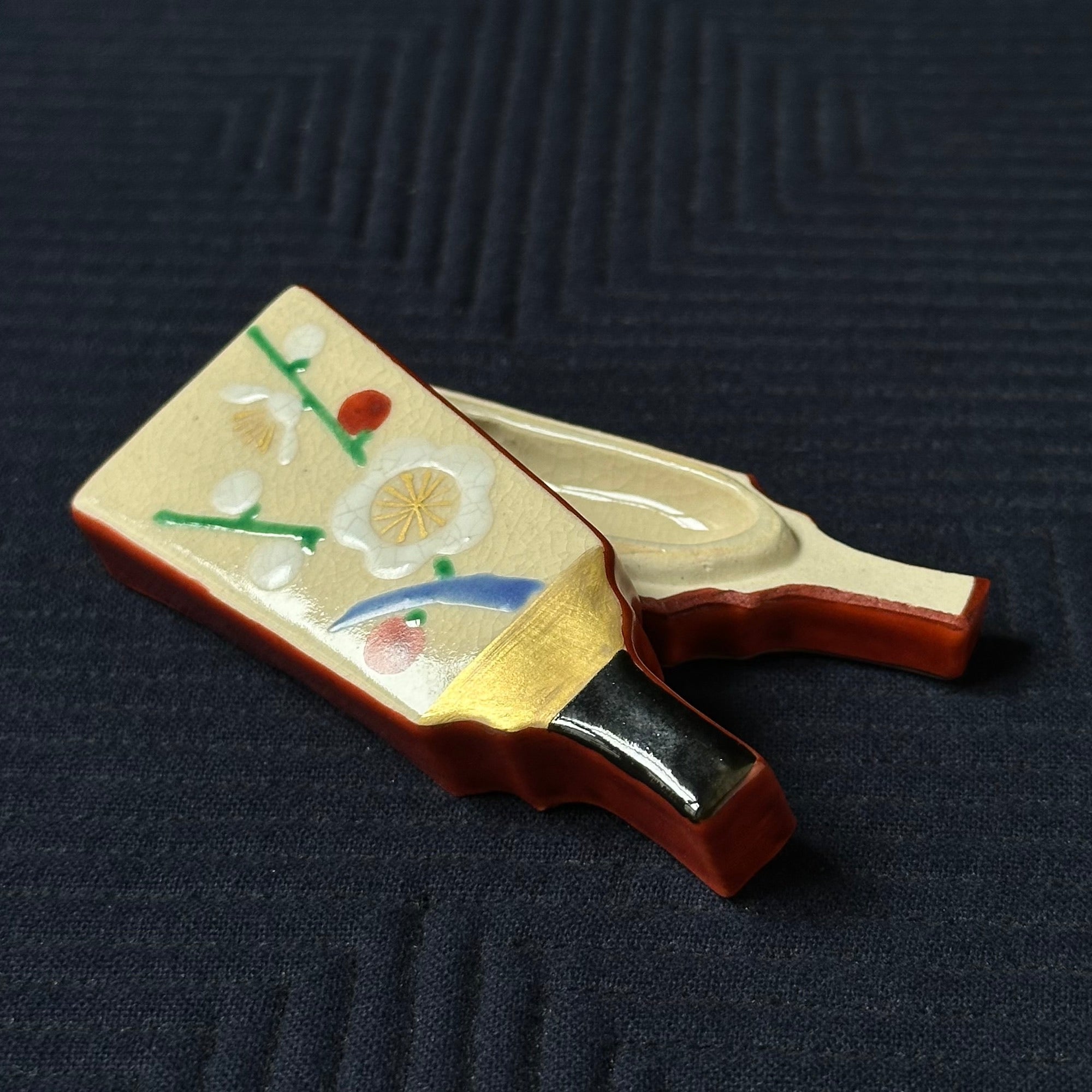 Kutani ceramic kogo with kōhaku bai (red and white plum trees) decoration by Tachikichi and Japanese nerikō (incense balls)