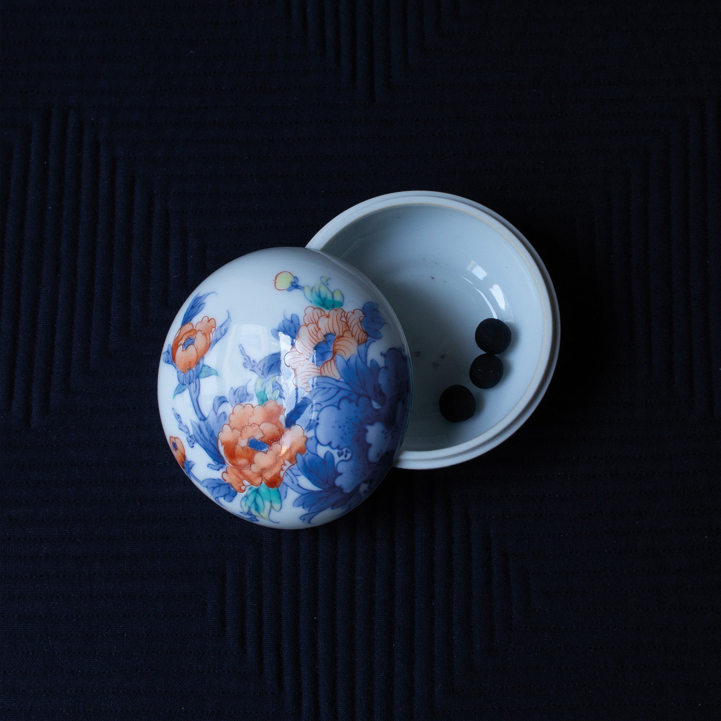 Arita Nabeshima porcelain Kōgō (incense box) with hand-painted flowers