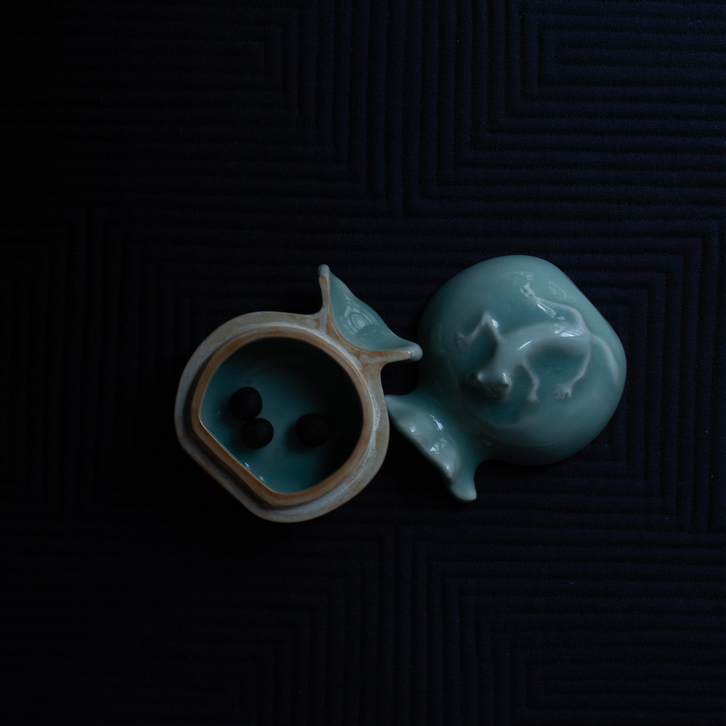 Tezuka Gyokudō ceramic kōgō and Japanese nerikō (incense balls)