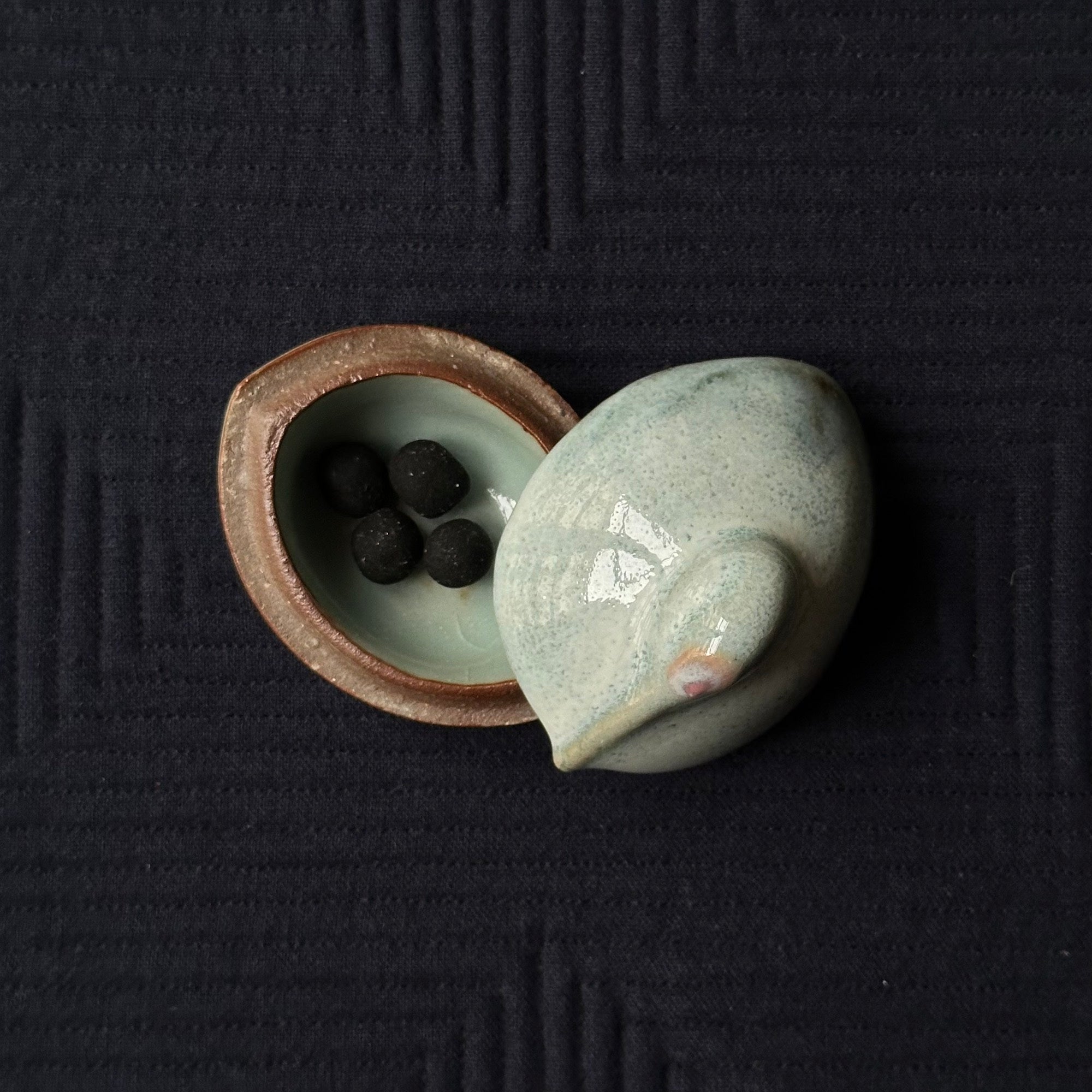 Uno Soyo ceramic kōgō and Japanese nerikō (incense balls)