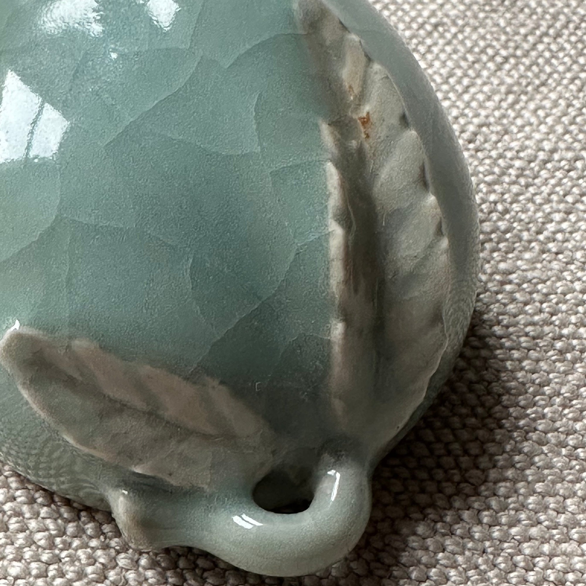 Kōgō en céramique de Zenju Miyashita et nerikō (billes d’encens) japonais