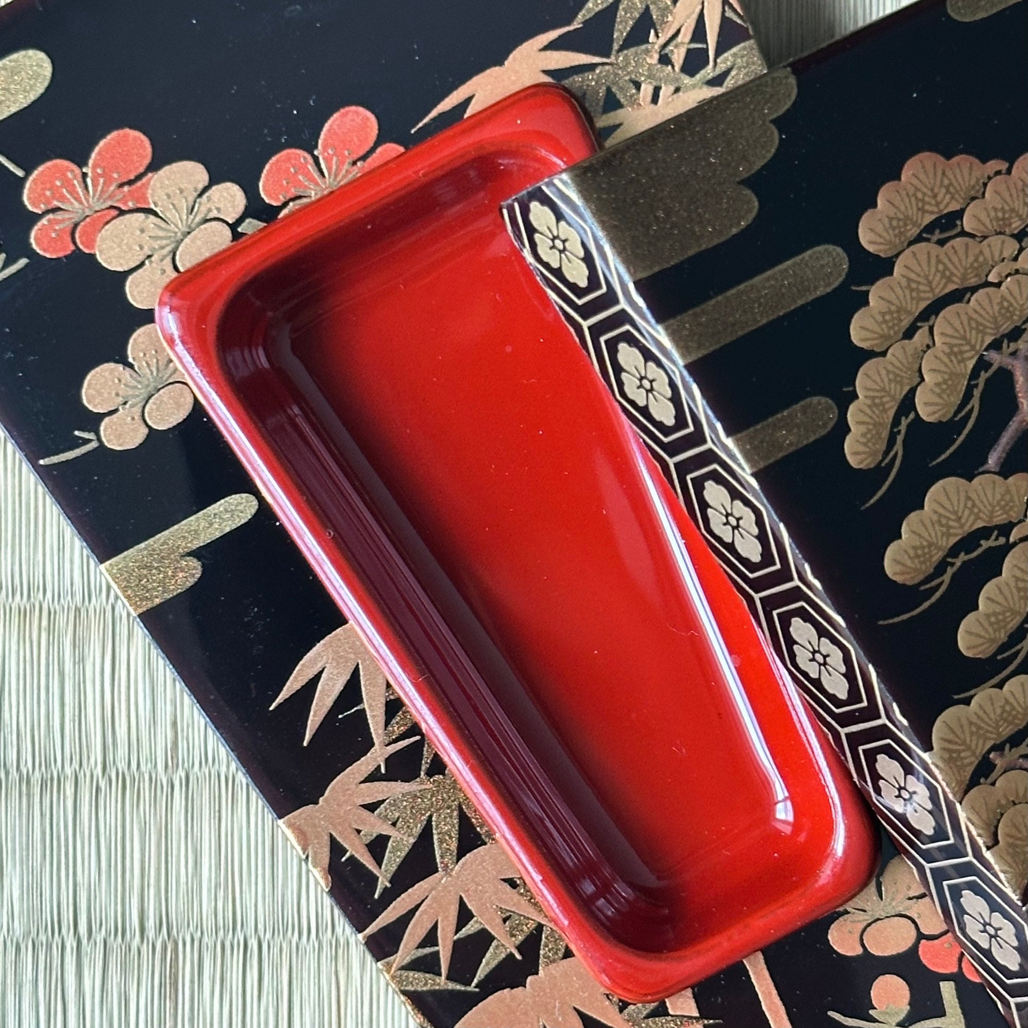 Large urushi lacquer kōgō, shōchikubai (pine, bamboo, plum) maki-e decoration by Kōunsai Ōi, and Japanese nerikō (incense balls)