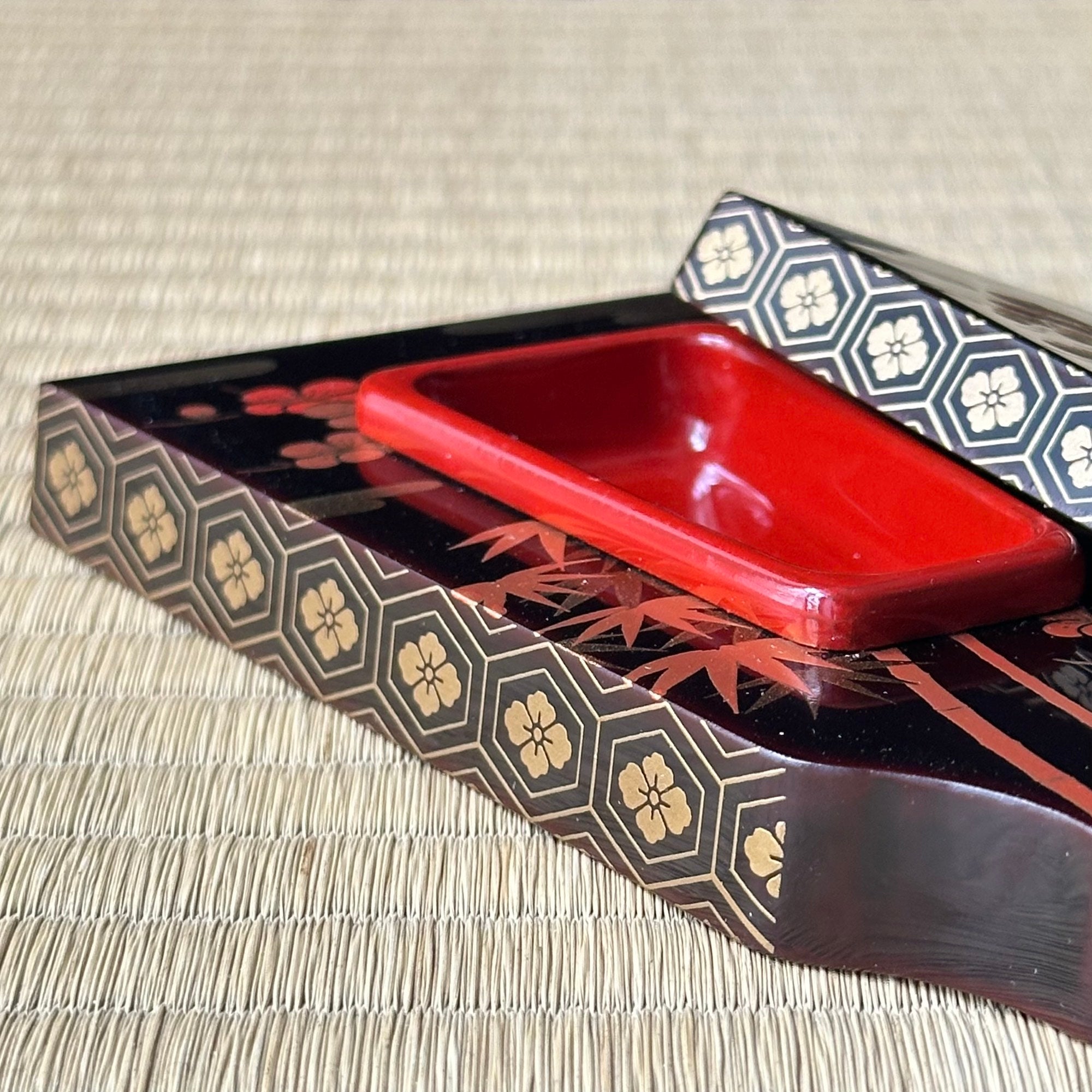 Large urushi lacquer kōgō, shōchikubai (pine, bamboo, plum) maki-e decoration by Kōunsai Ōi, and Japanese nerikō (incense balls)