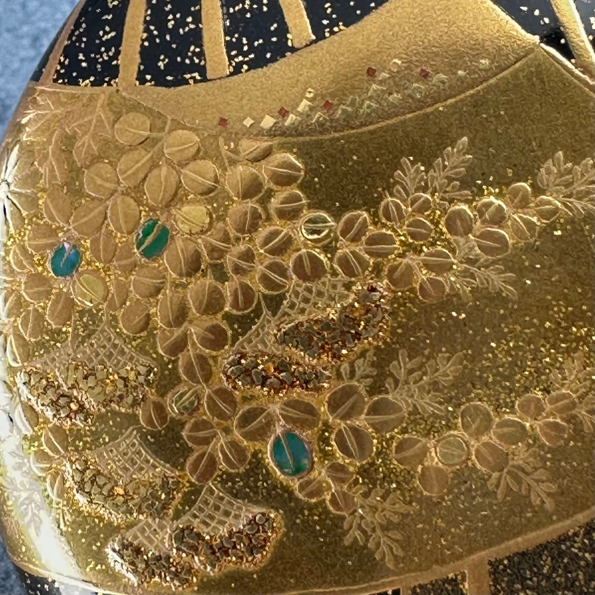 Natsume (boîte à thé japonaise) laque urushi et or, décor éventails et fleurs de Shikō Shibano