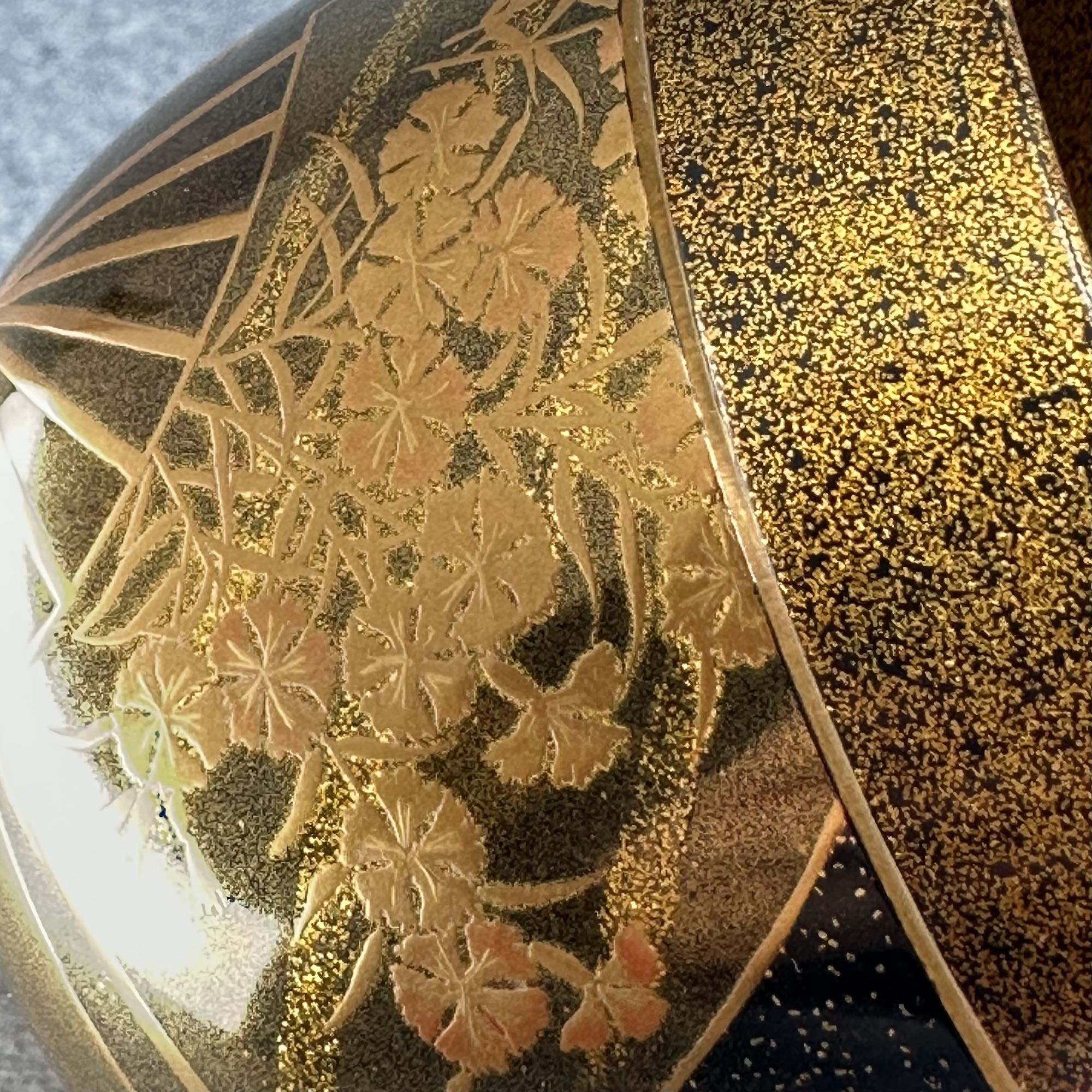 Natsume (boîte à thé japonaise) laque urushi et or, décor éventails et fleurs de Shikō Shibano