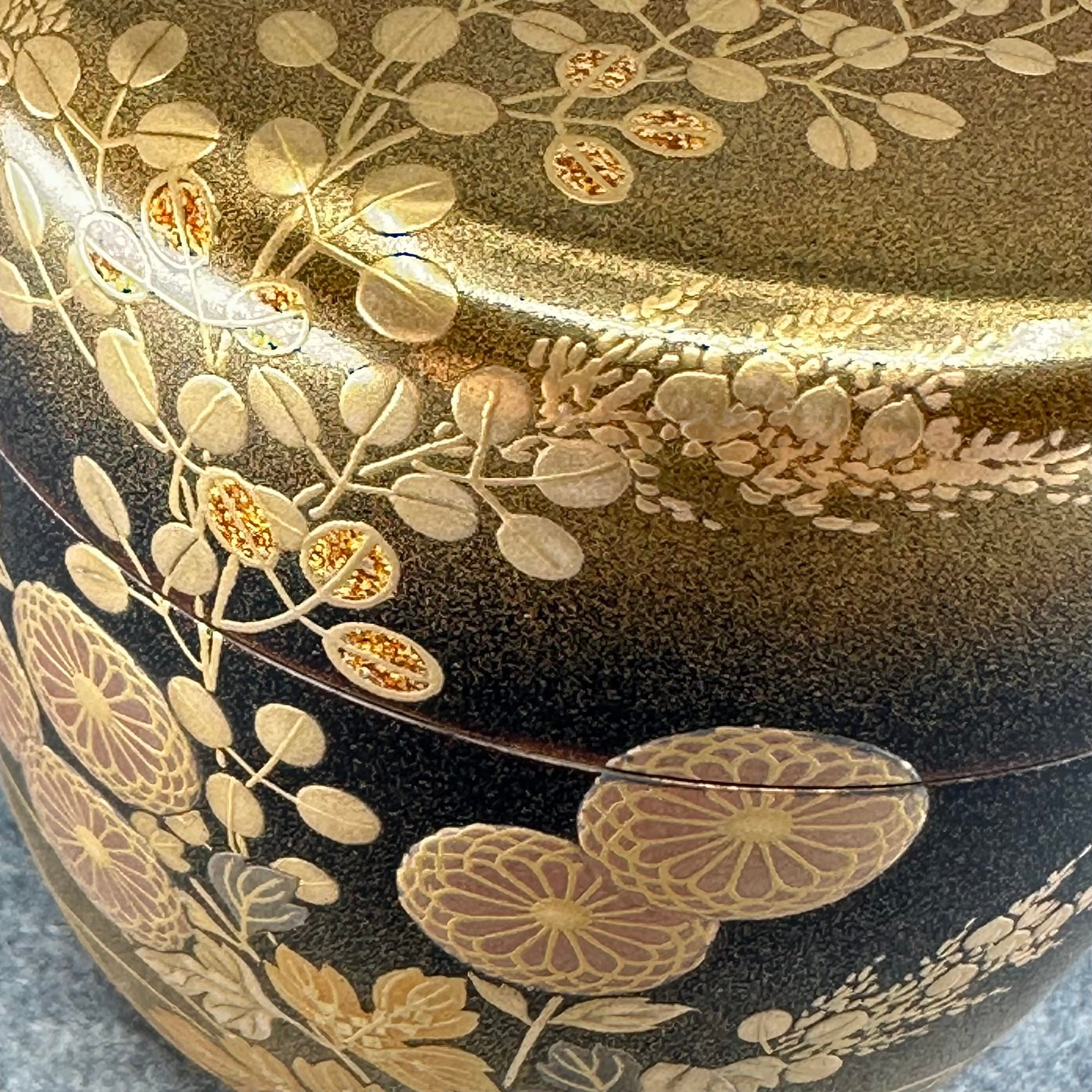 Natsume (Japanese tea caddy) in lacquer and gold, decorated with akikusa (autumn herbs) by Sakon Ogura