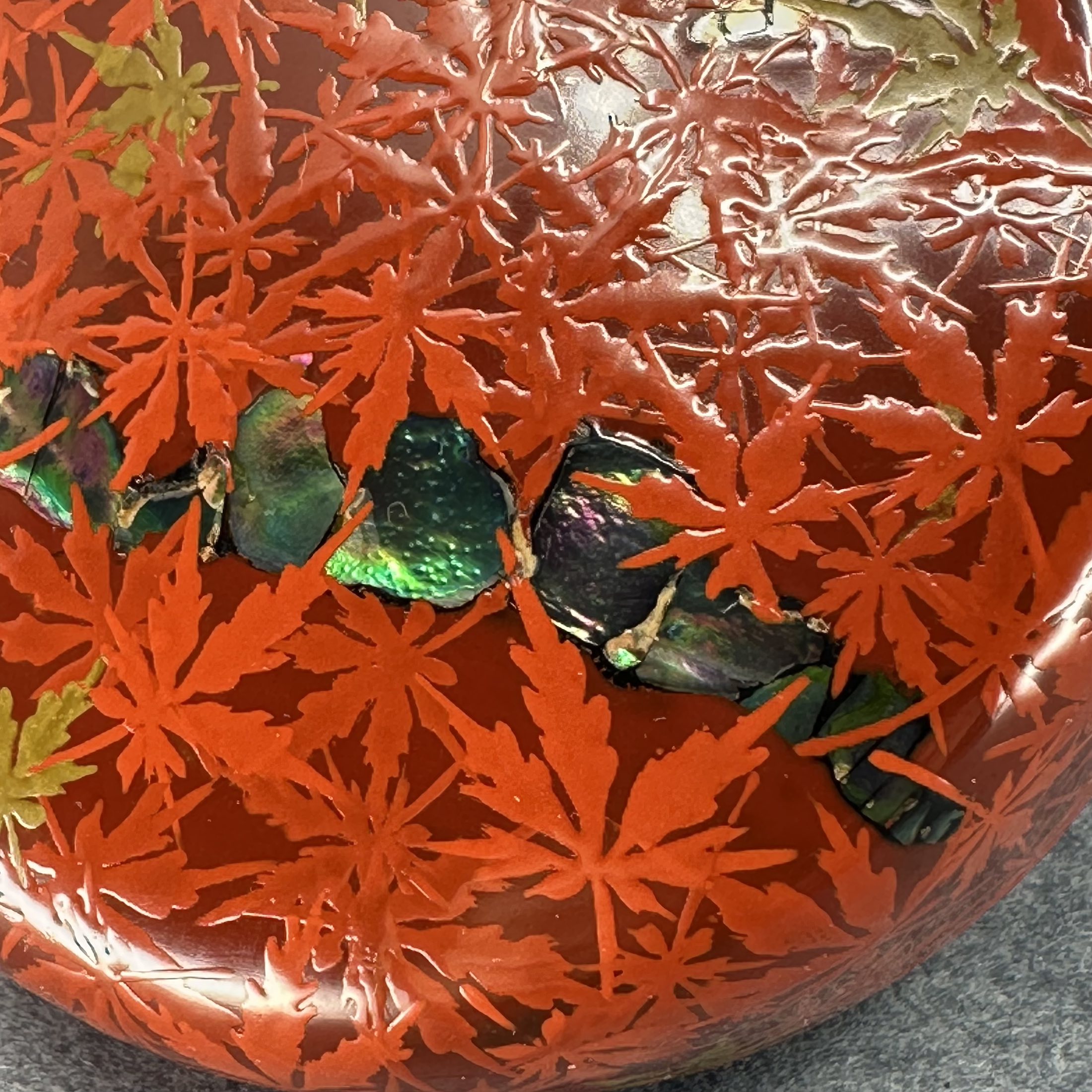 Natsume (boîte à thé japonaise) laque, or et nacre, décor Kurenai Tatsuta (érables rouges de Tatsuta) de Takada Ryusai