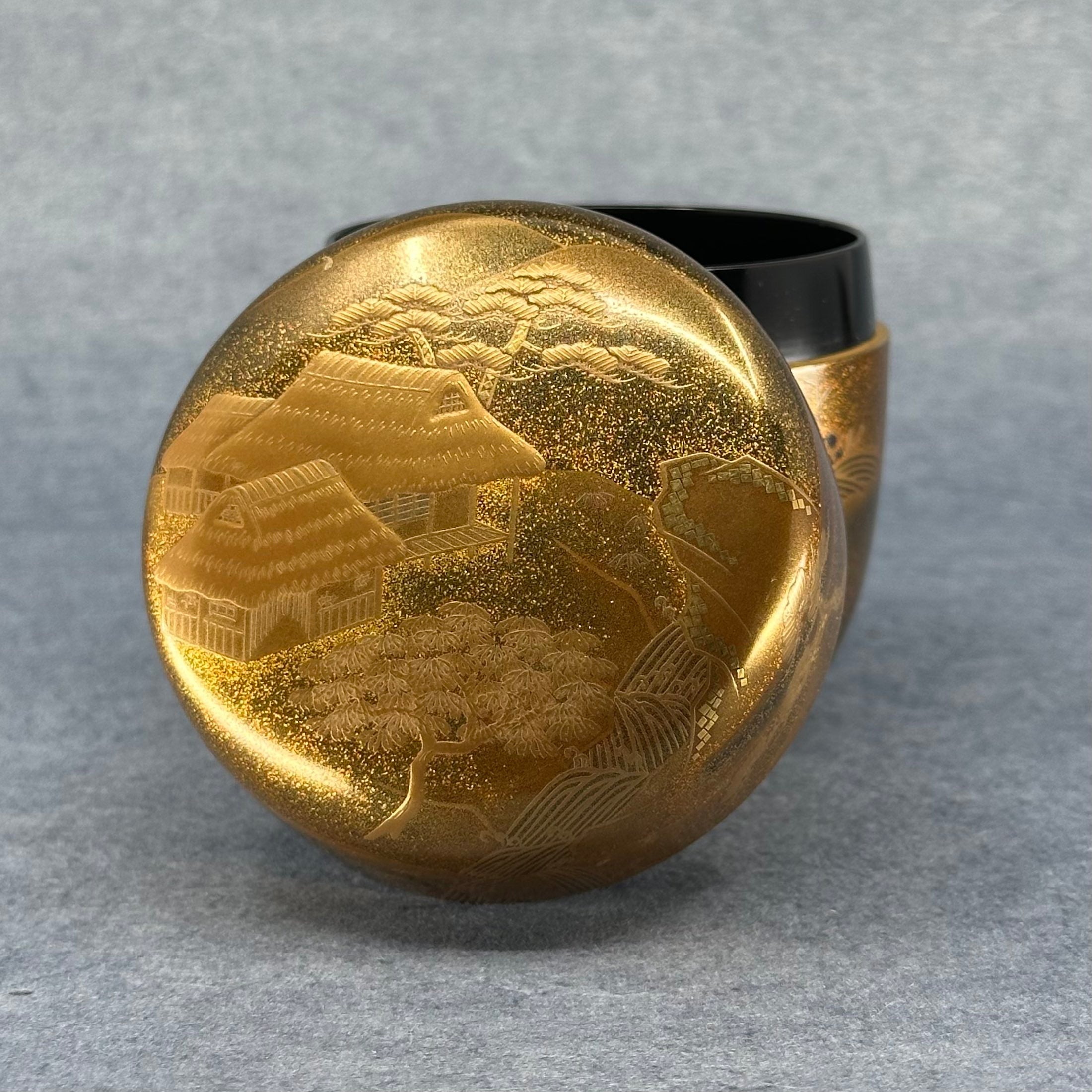 Natsume (Japanese tea caddy) in lacquer and gold, landscape decoration by Mokudai Sōhō
