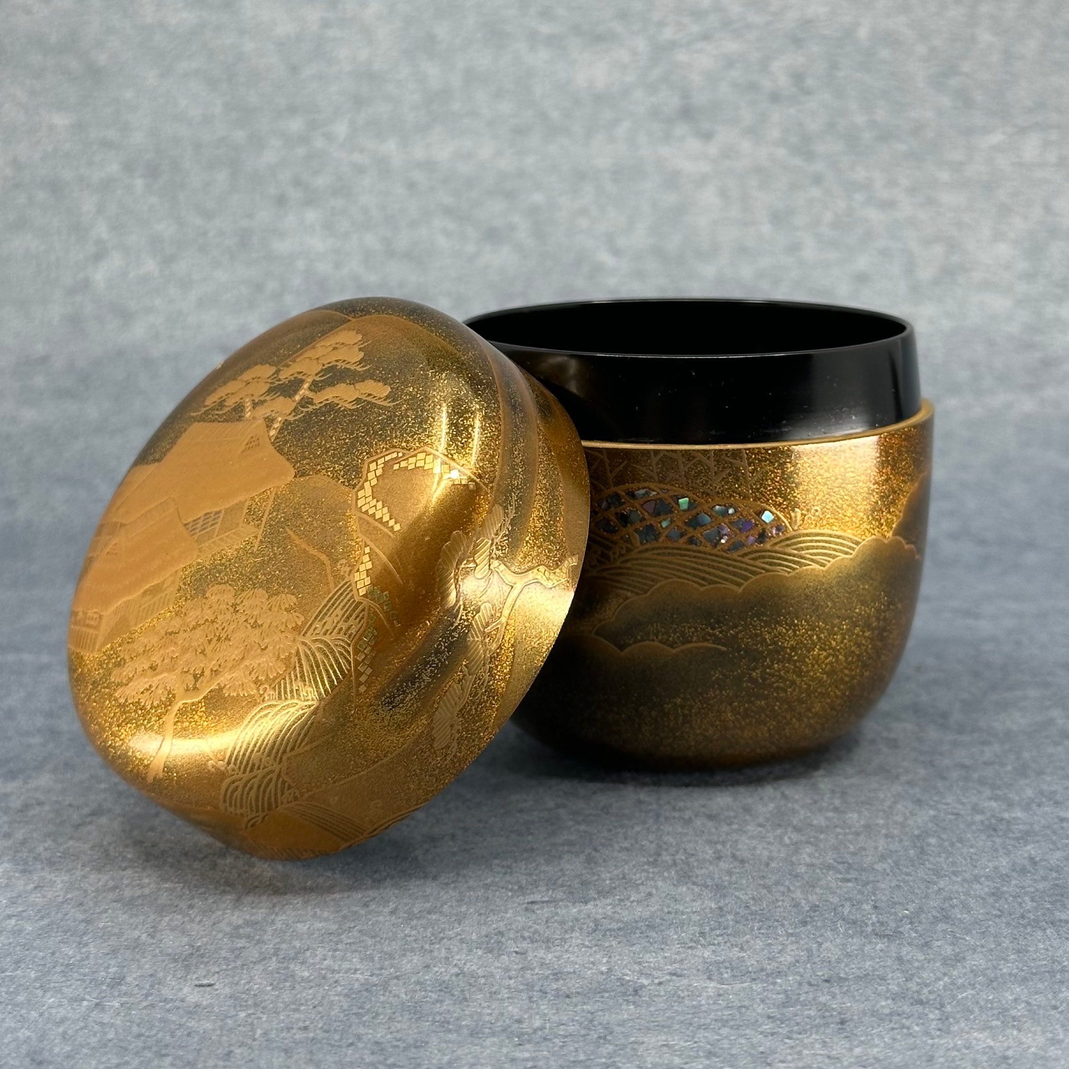 Natsume (Japanese tea caddy) in lacquer and gold, landscape decoration by Mokudai Sōhō