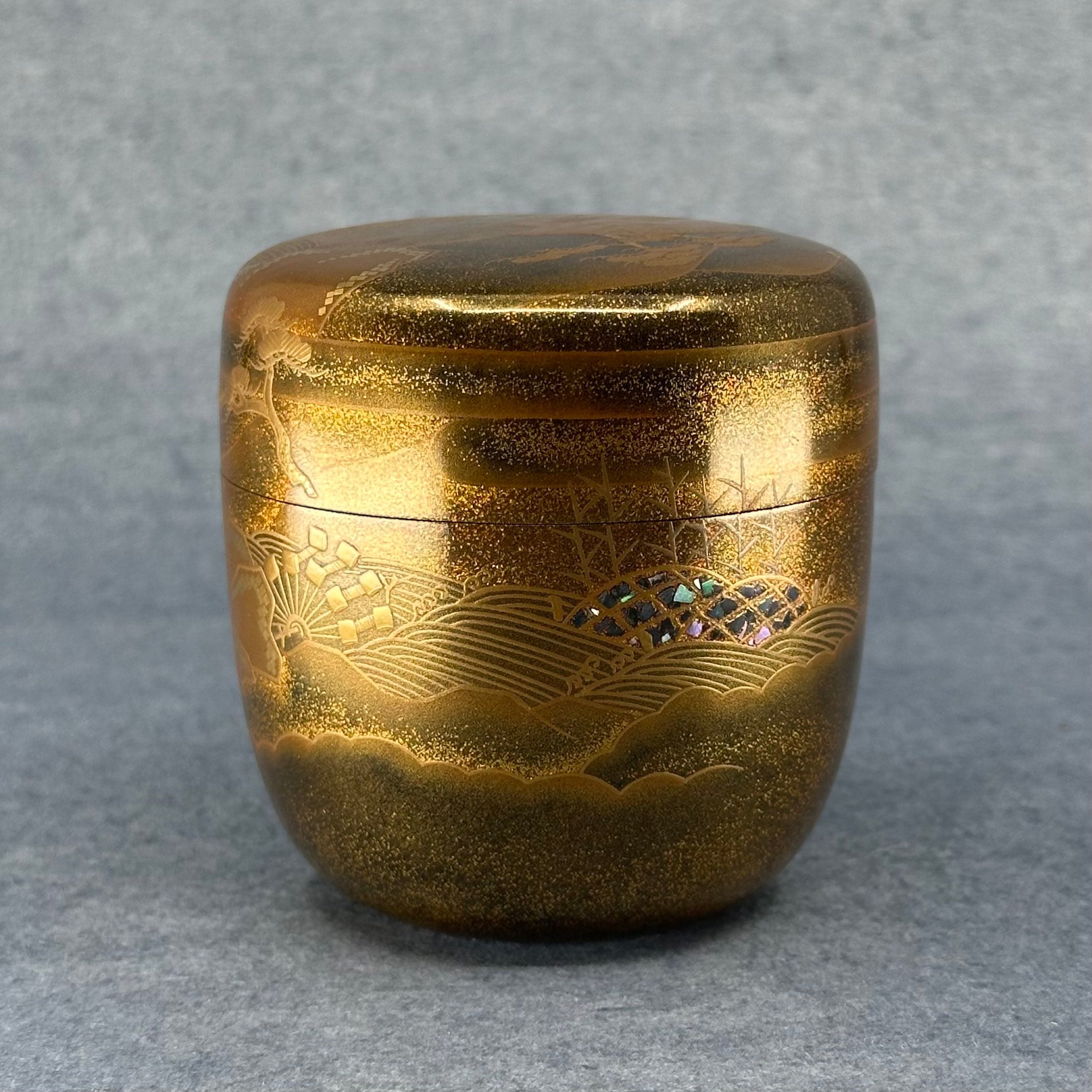 Natsume (Japanese tea caddy) in lacquer and gold, landscape decoration by Mokudai Sōhō