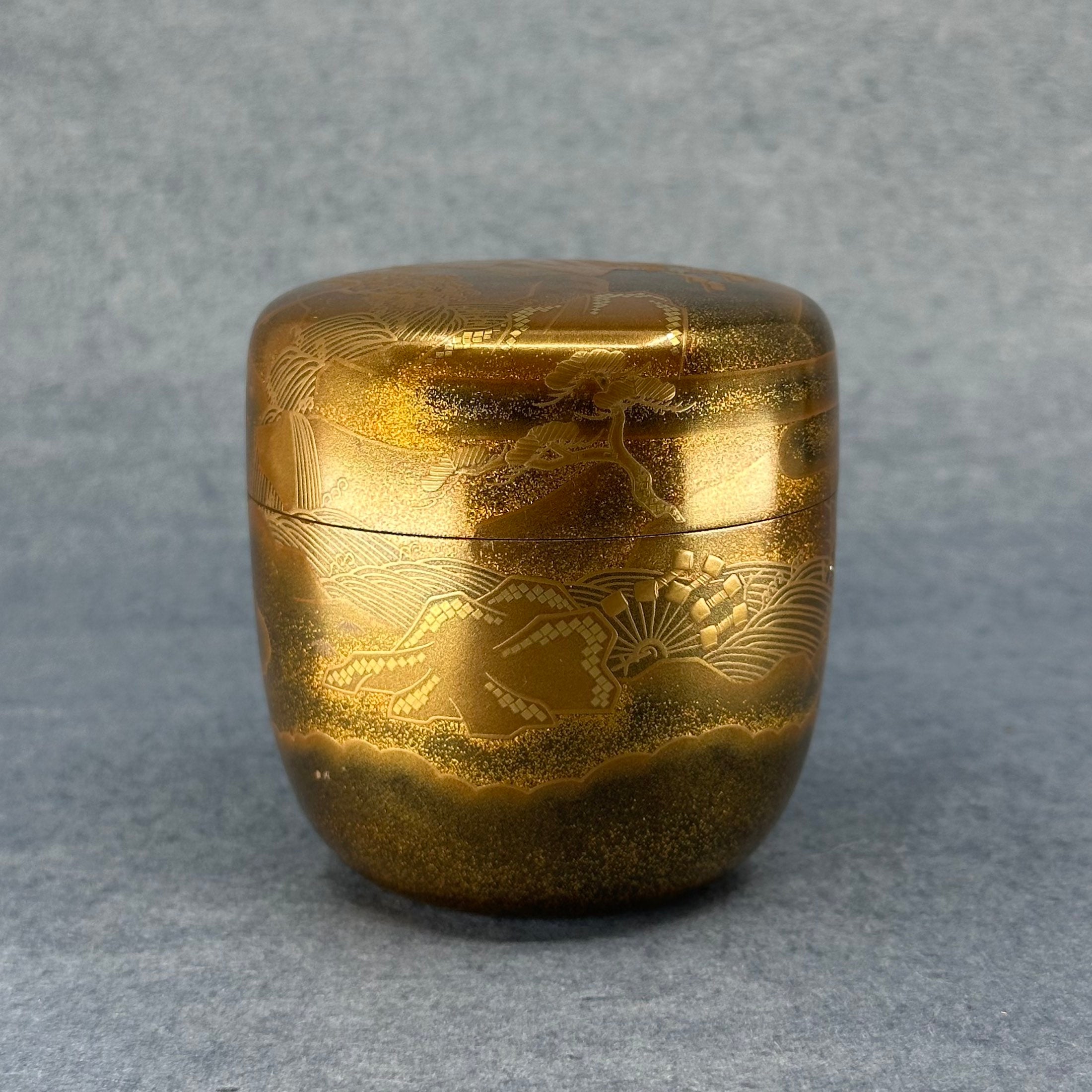 Natsume (Japanese tea caddy) in lacquer and gold, landscape decoration by Mokudai Sōhō