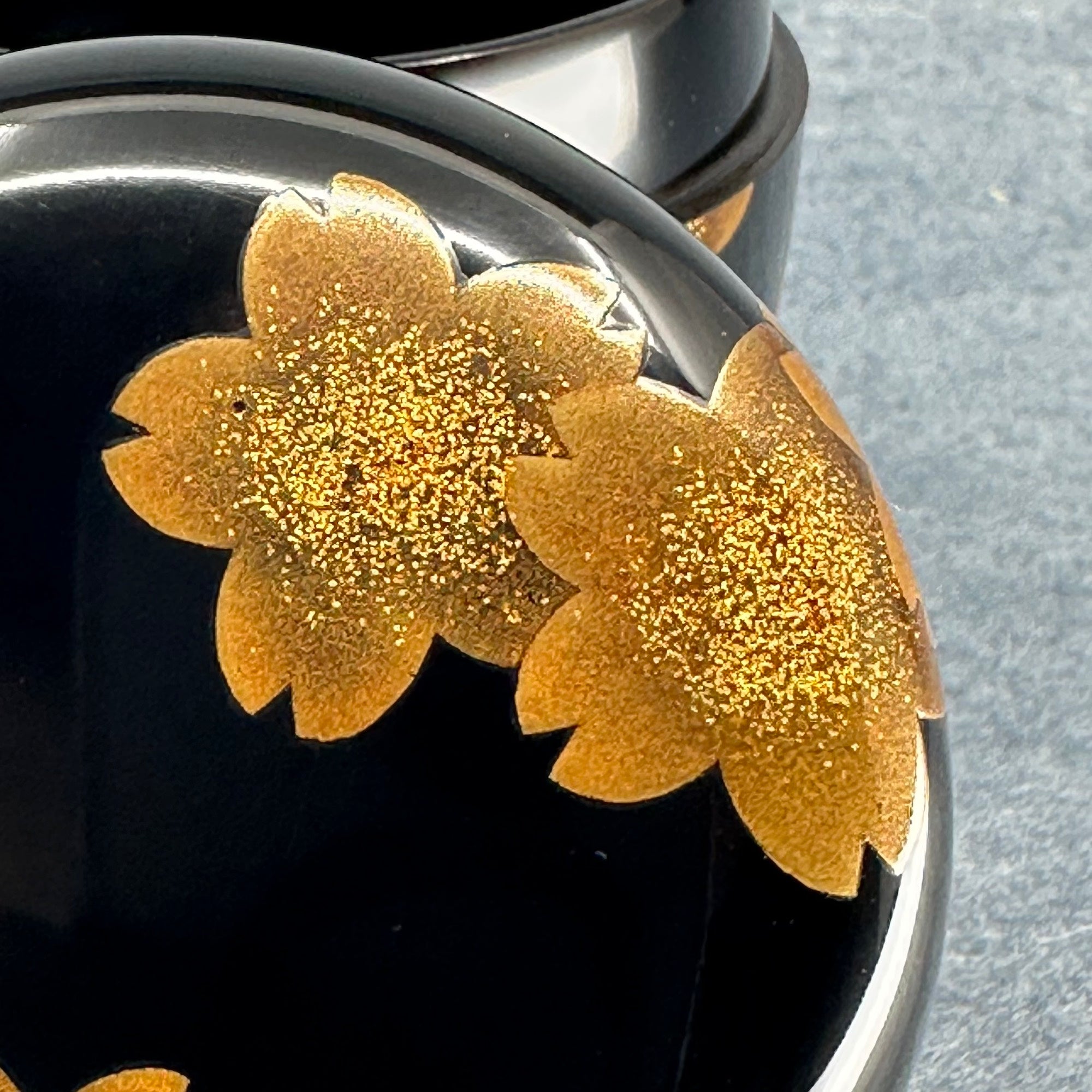 Natsume (Japanese tea caddy) lacquered and gilded, cherry blossom decoration by Mineharu Kawakami