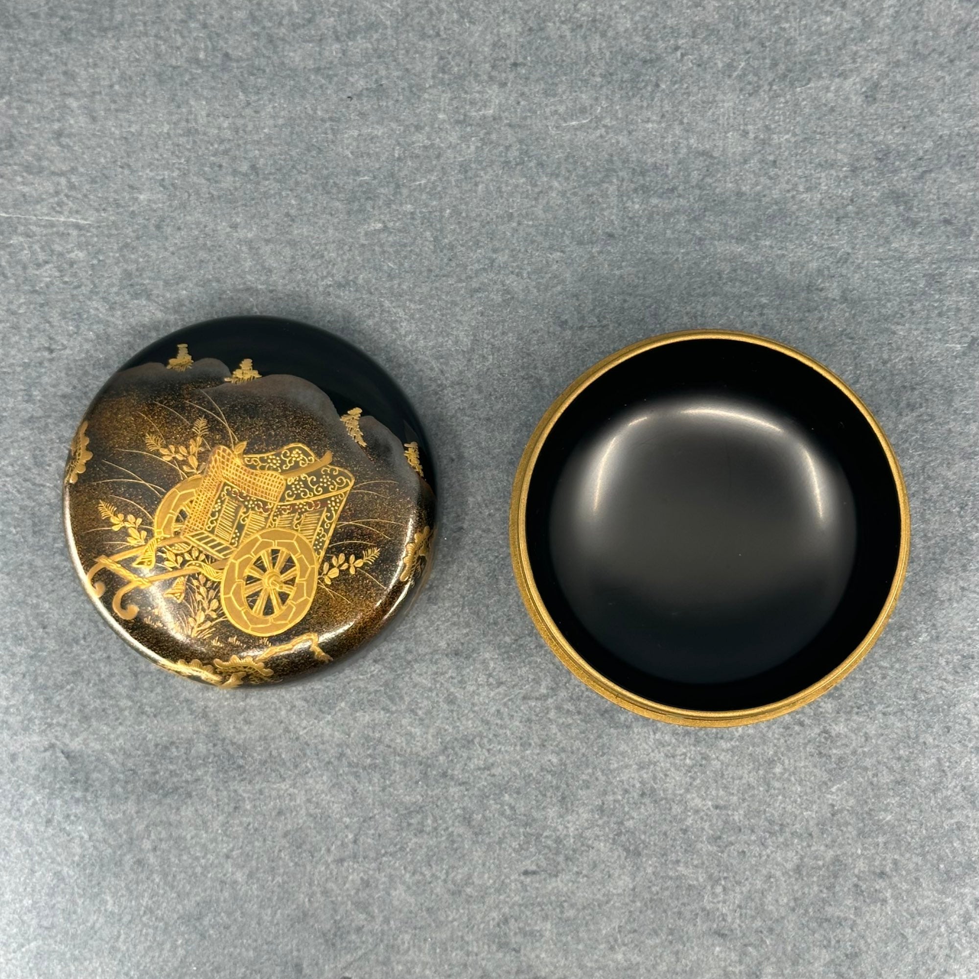 Natsume (boîte à thé japonaise) laque et or, décor gosho guruma (carrosse aristocratique) de Hayashi Shūzan