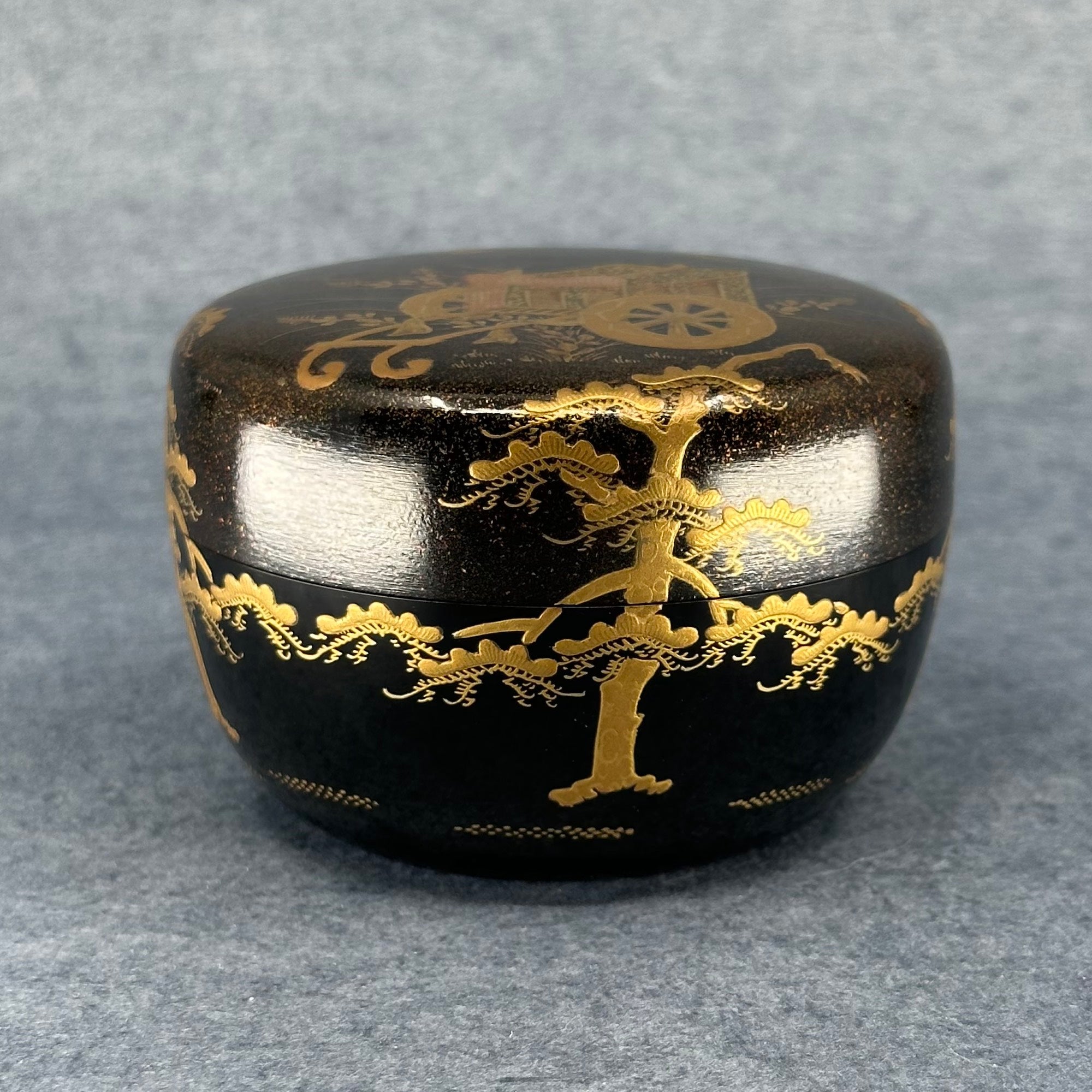 Natsume (boîte à thé japonaise) laque et or, décor gosho guruma (carrosse aristocratique) de Hayashi Shūzan