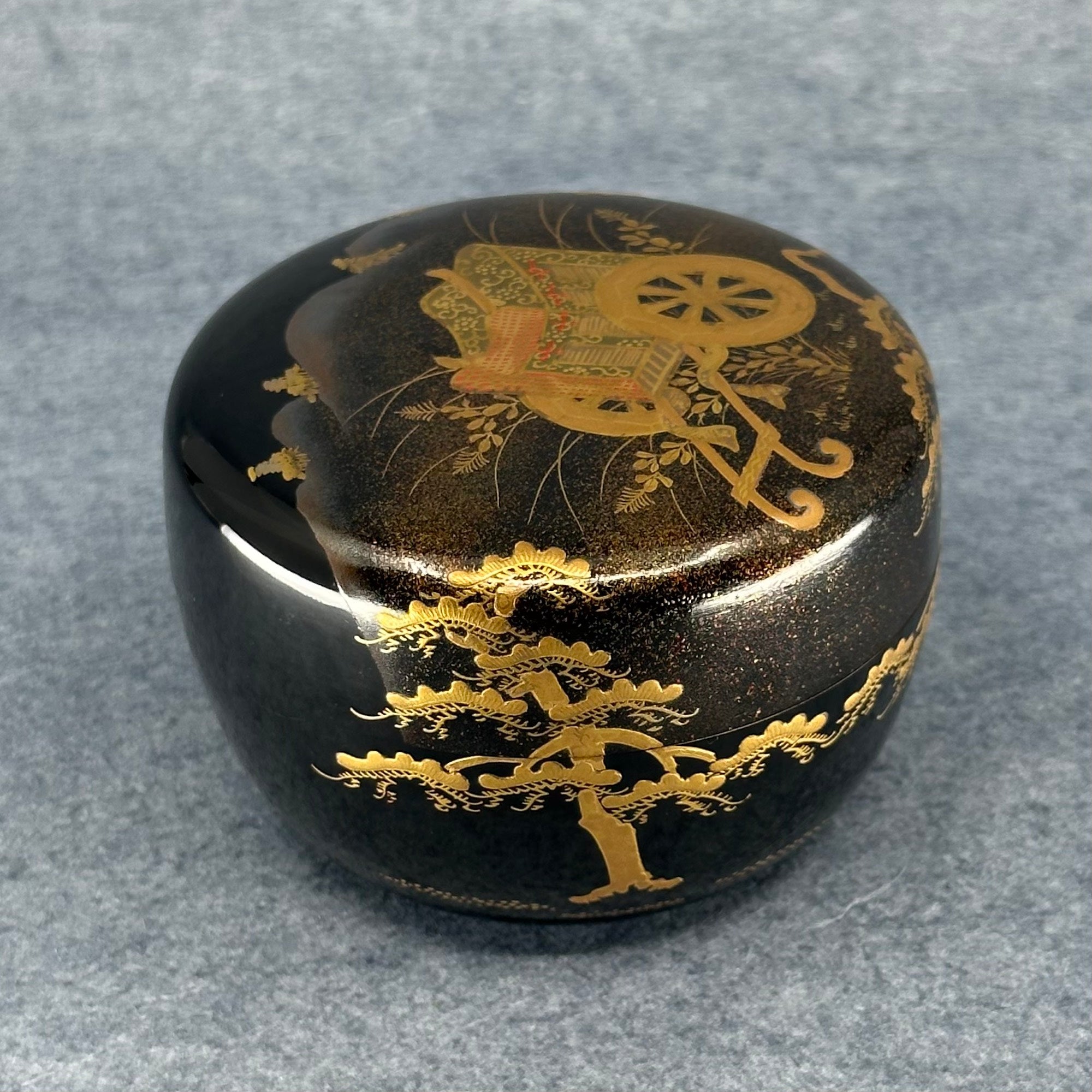 Natsume (boîte à thé japonaise) laque et or, décor gosho guruma (carrosse aristocratique) de Hayashi Shūzan