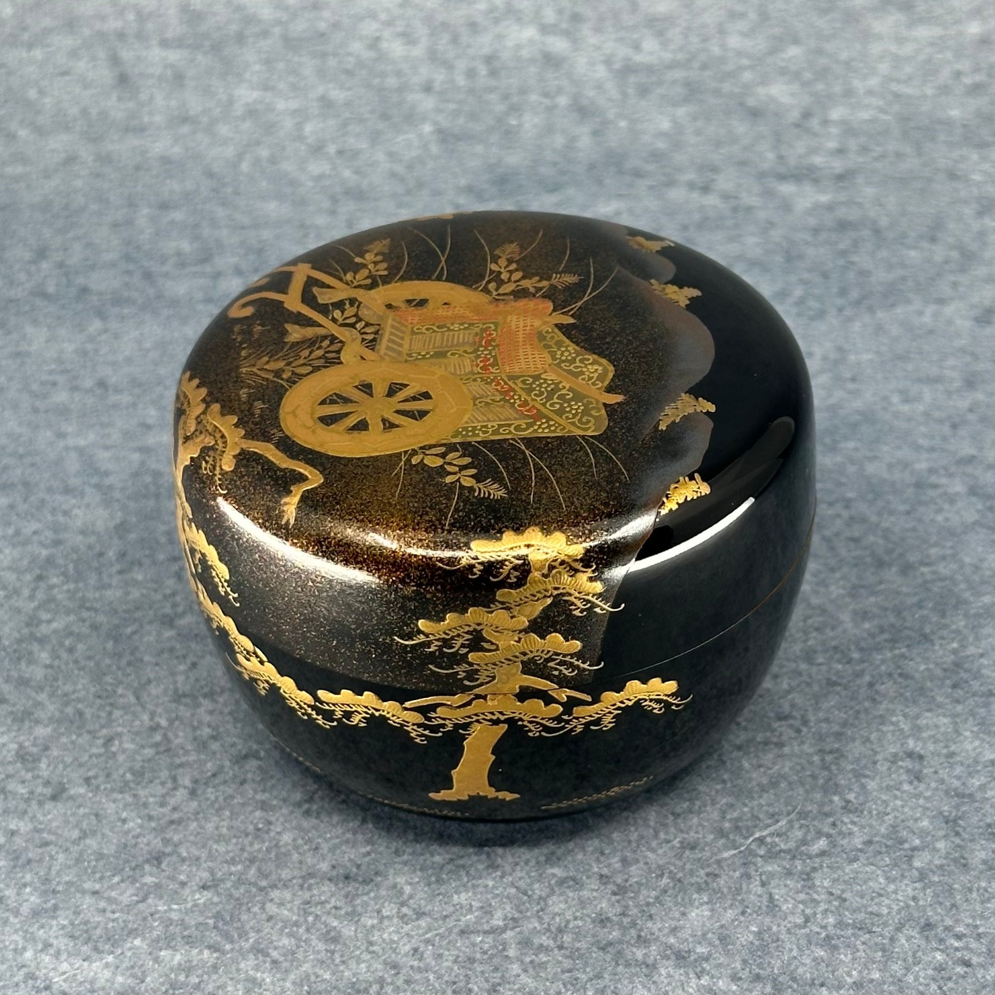 Natsume (boîte à thé japonaise) laque et or, décor gosho guruma (carrosse aristocratique) de Hayashi Shūzan