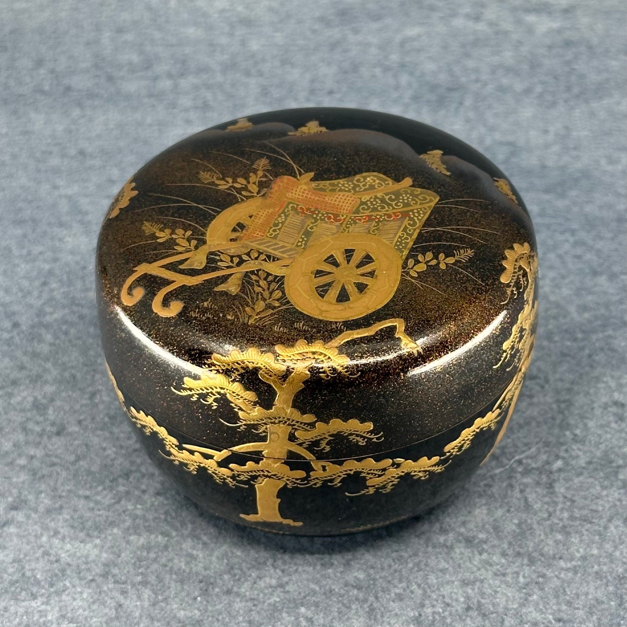 Natsume (boîte à thé japonaise) laque et or, décor gosho guruma (carrosse aristocratique) de Hayashi Shūzan