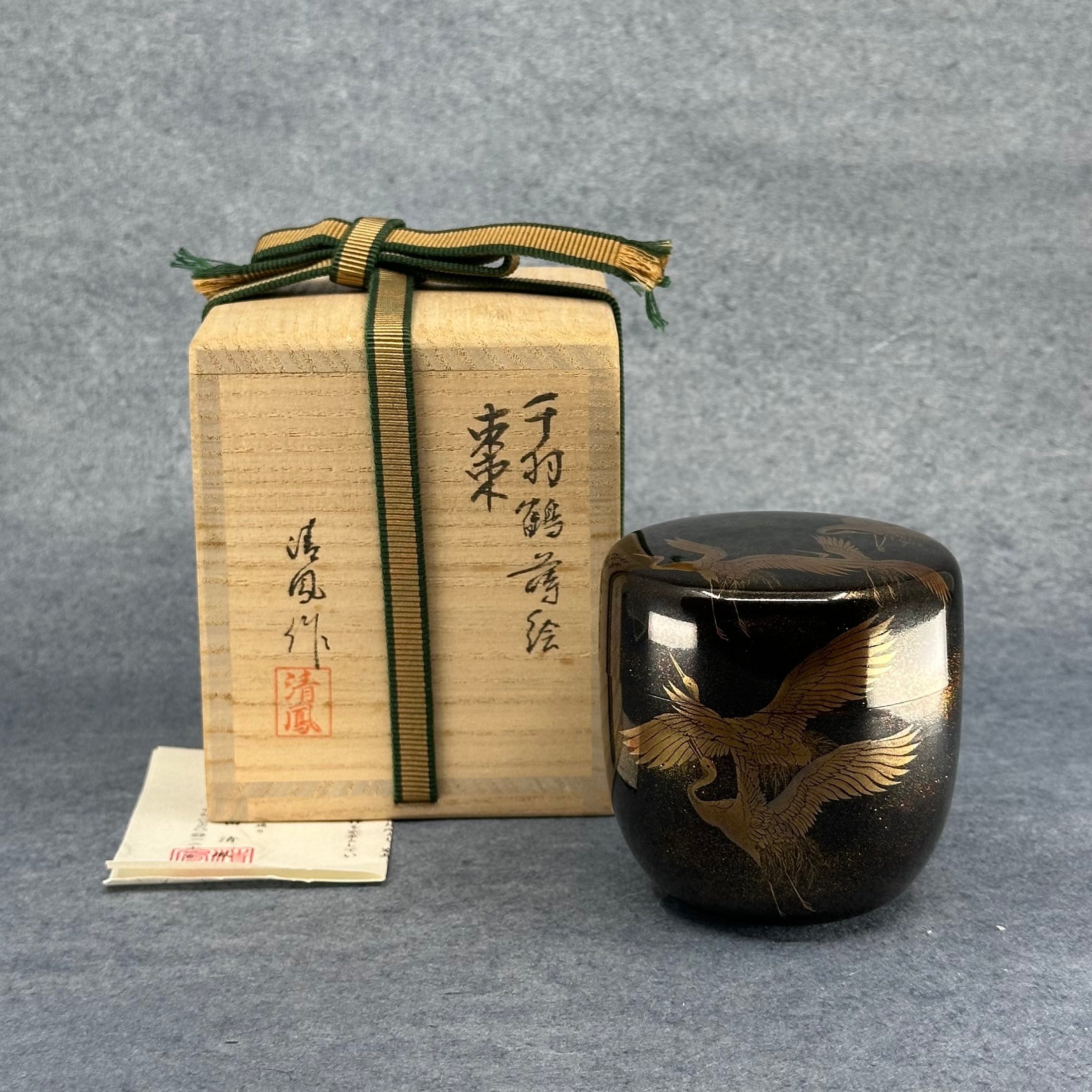 Natsume (Japanese tea caddy) in lacquer and gold, decorated with senbazuru (thousand cranes) by Hamada Seihō