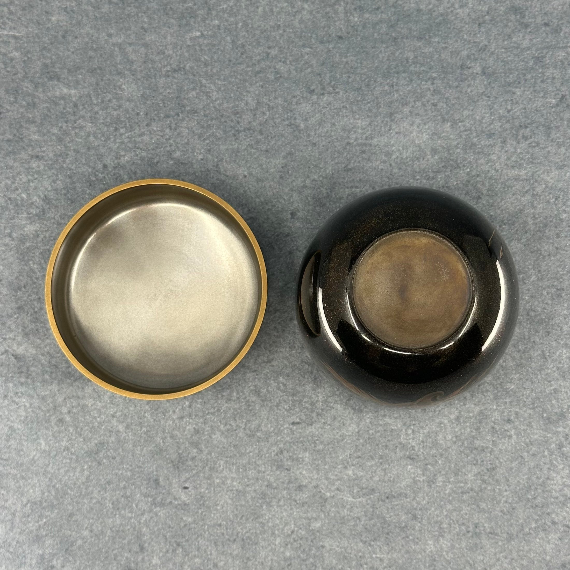 Natsume (Japanese tea caddy) in lacquer and gold, decorated with senbazuru (thousand cranes) by Hamada Seihō