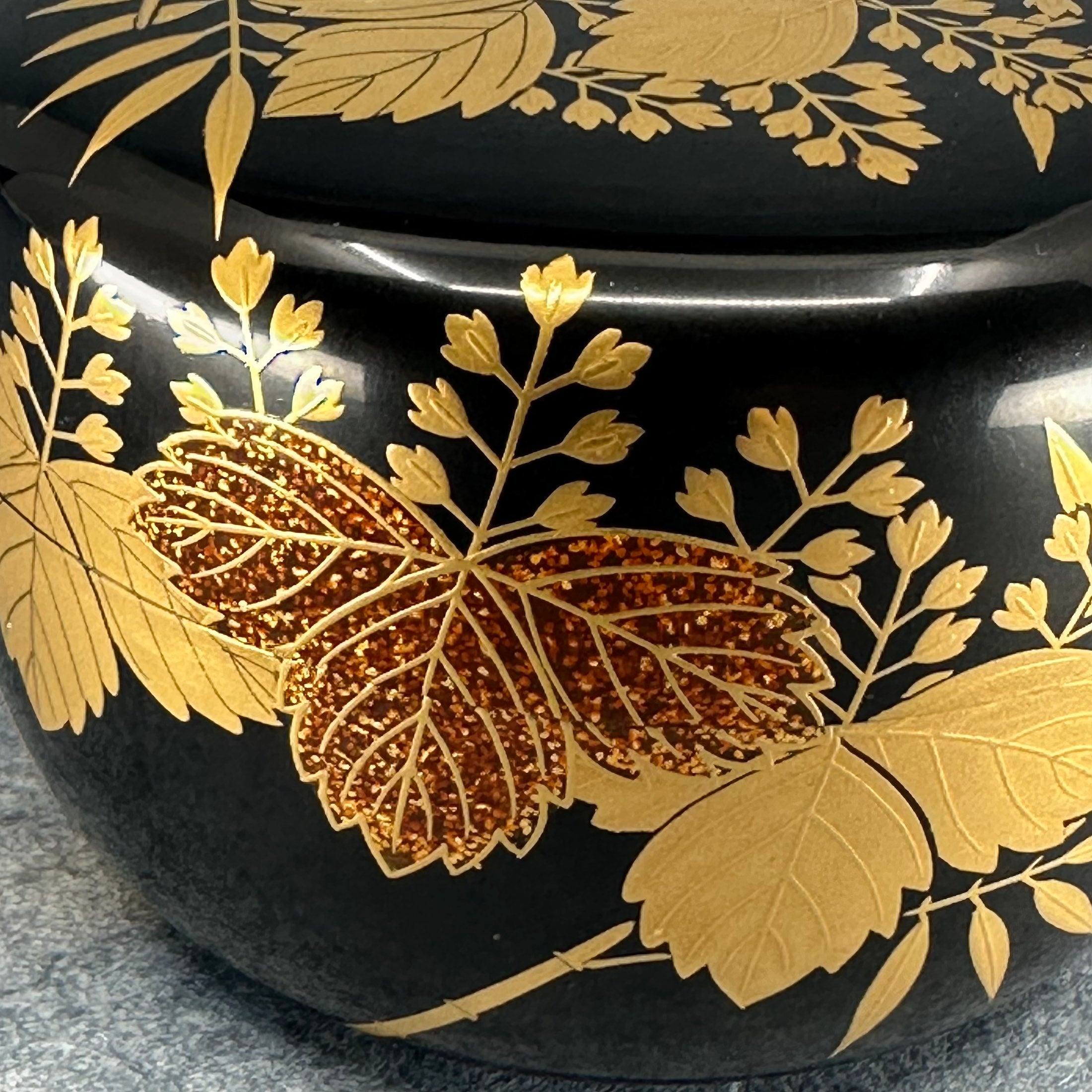 Natsume (Japanese tea caddy) in lacquer and gold, decorated with paulownia and bamboo by Shunsai Maehata II