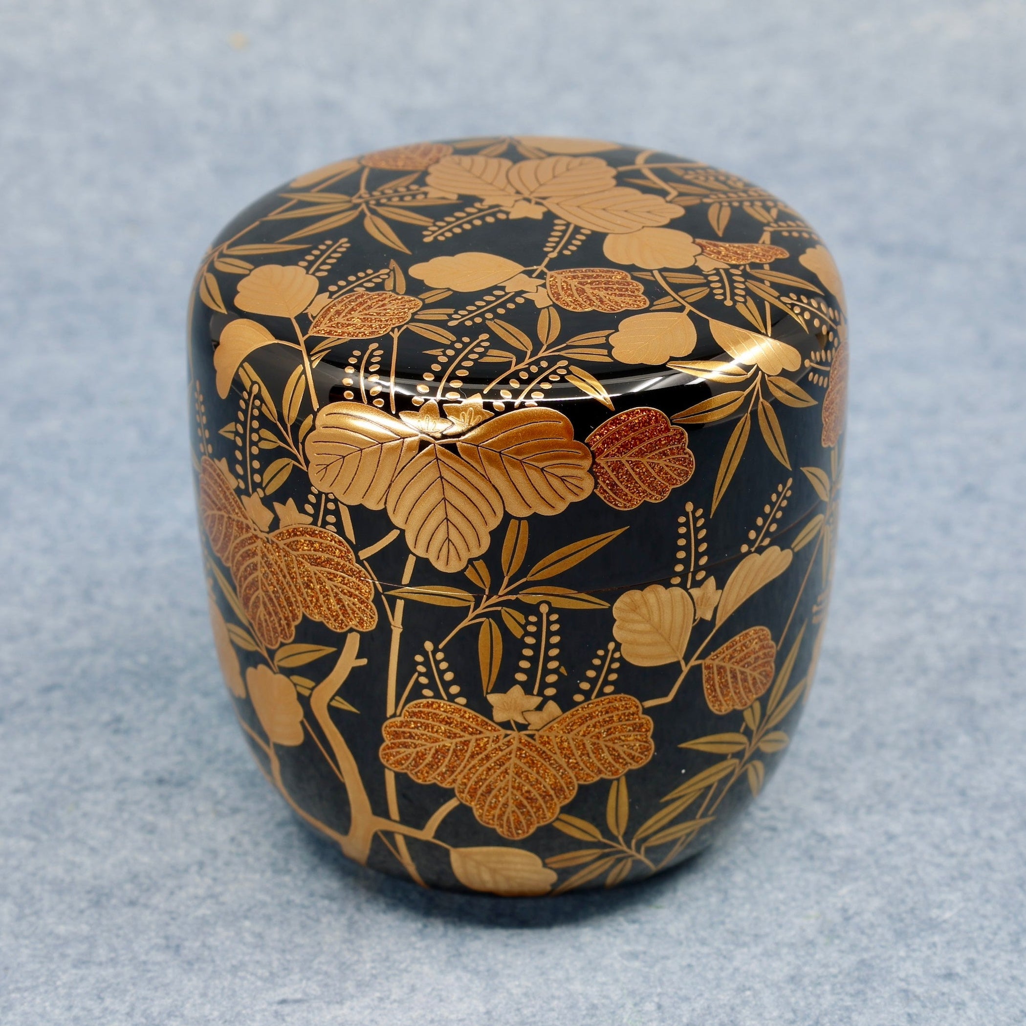 Natsume (Japanese tea caddy) lacquered and gilded, kirichiku (paulownia and bamboo) decoration by Kōsen Ōshita