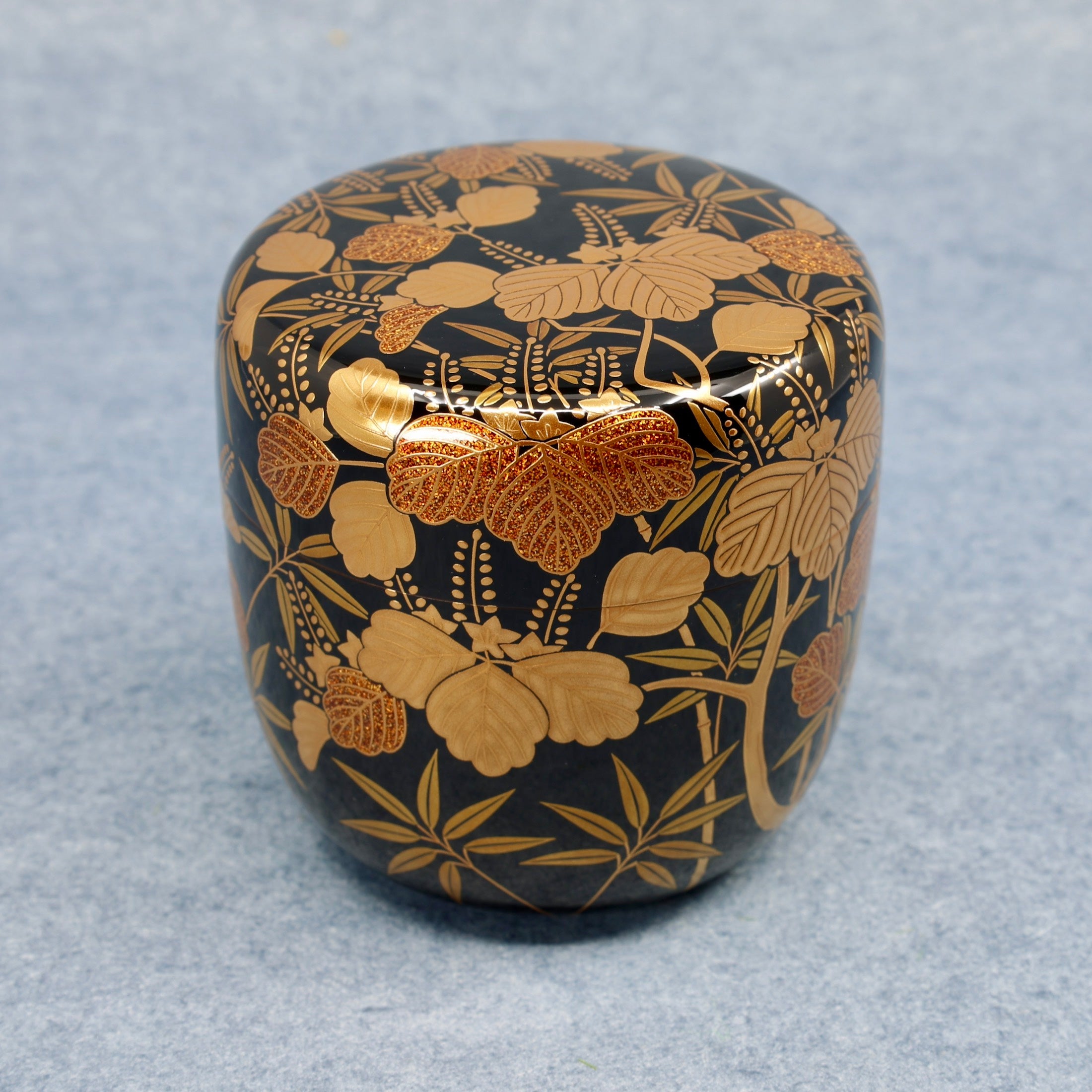 Natsume (Japanese tea caddy) lacquered and gilded, kirichiku (paulownia and bamboo) decoration by Kōsen Ōshita