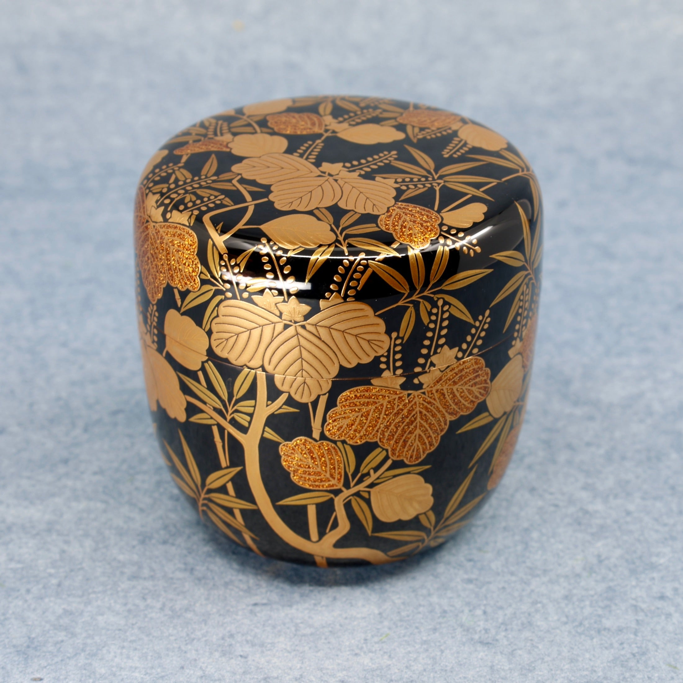 Natsume (Japanese tea caddy) lacquered and gilded, kirichiku (paulownia and bamboo) decoration by Kōsen Ōshita