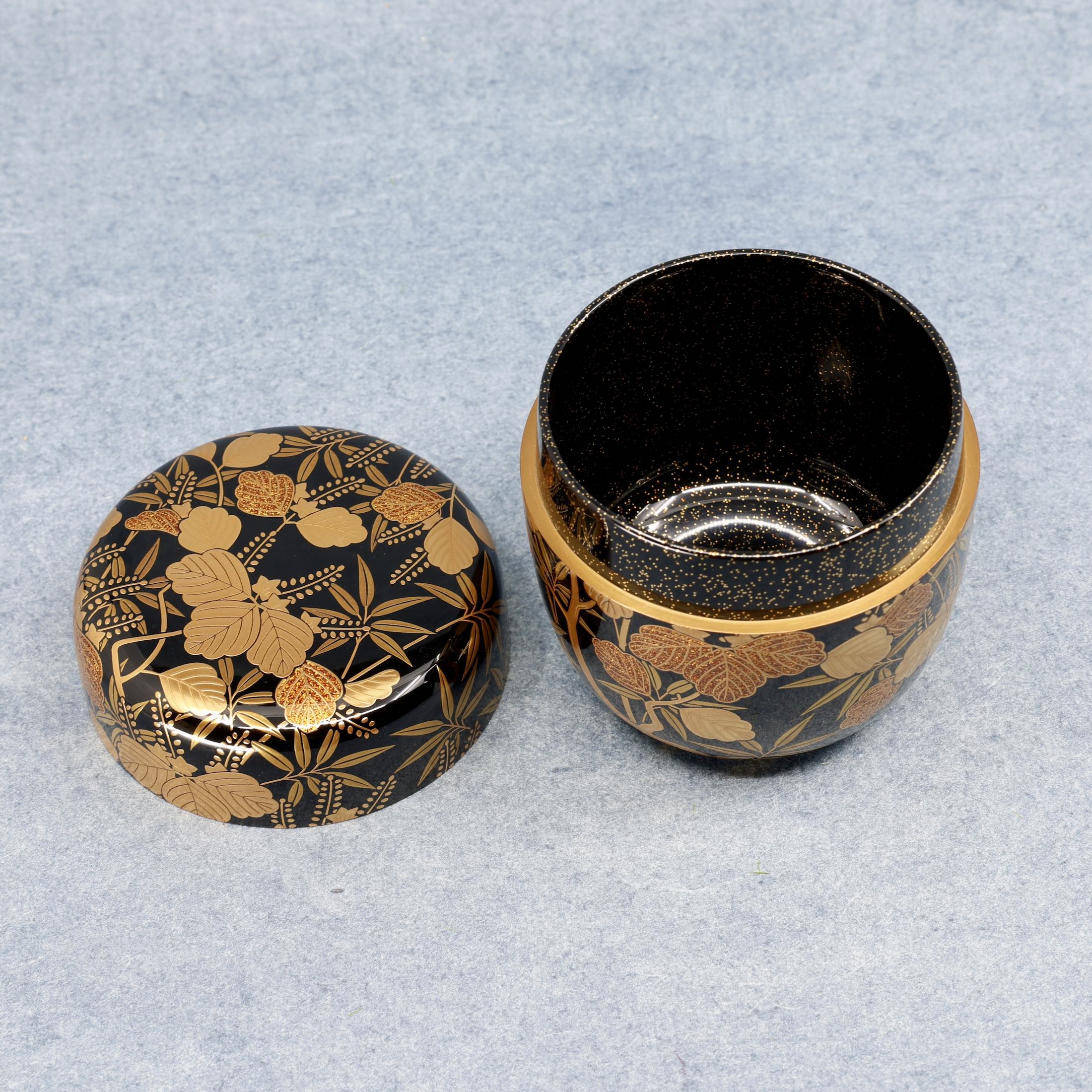Natsume (Japanese tea caddy) lacquered and gilded, kirichiku (paulownia and bamboo) decoration by Kōsen Ōshita