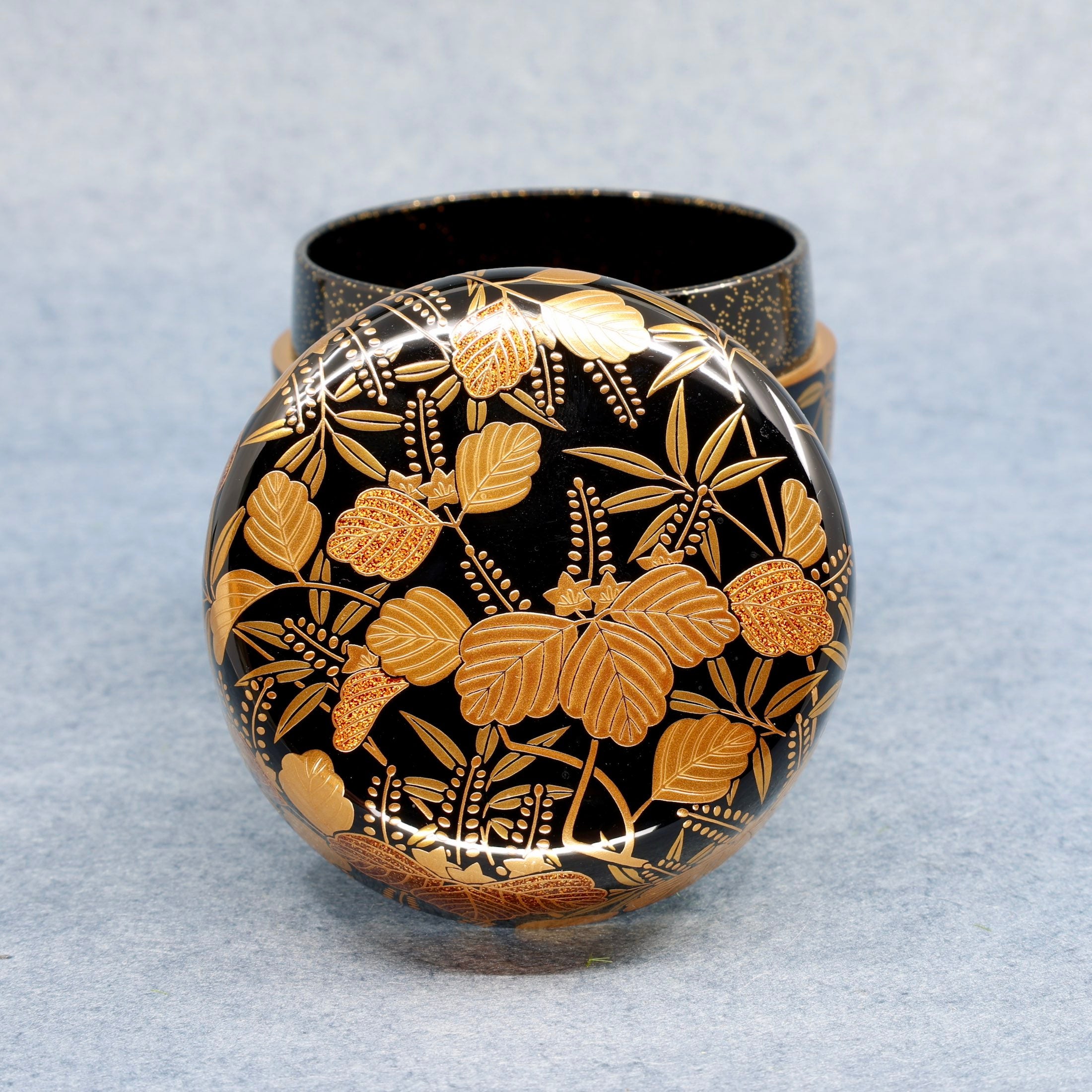 Natsume (Japanese tea caddy) lacquered and gilded, kirichiku (paulownia and bamboo) decoration by Kōsen Ōshita
