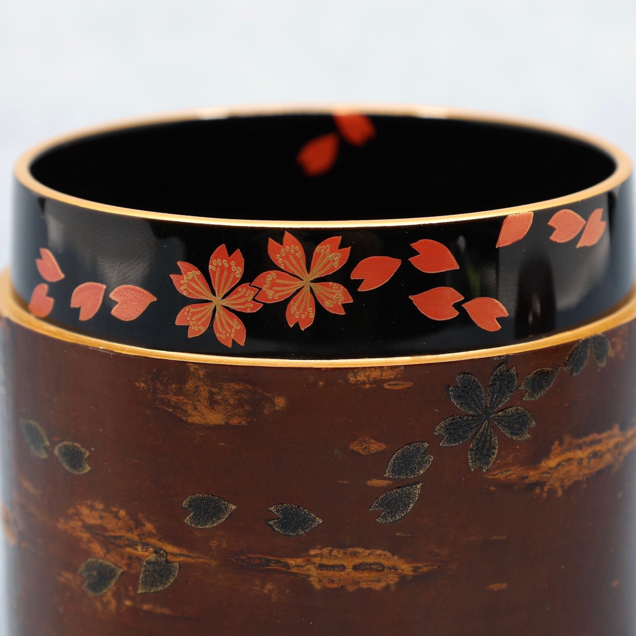 Natsume (Japanese tea caddy) in lacquer, bark, and maki-e, with a yozakura (night cherry blossoms) decoration by Kashō Yoshita