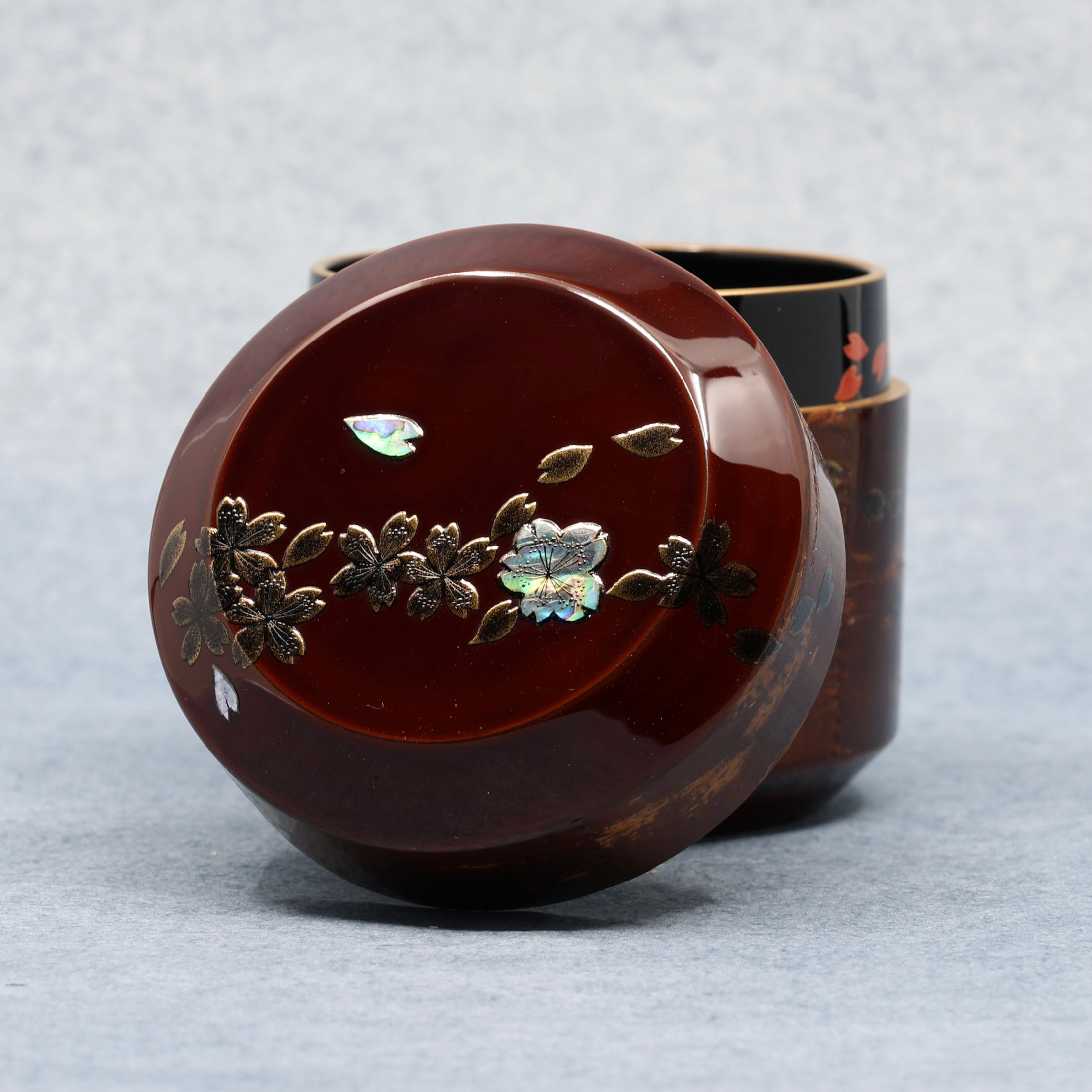 Natsume (Japanese tea caddy) in lacquer, bark, and maki-e, with a yozakura (night cherry blossoms) decoration by Kashō Yoshita
