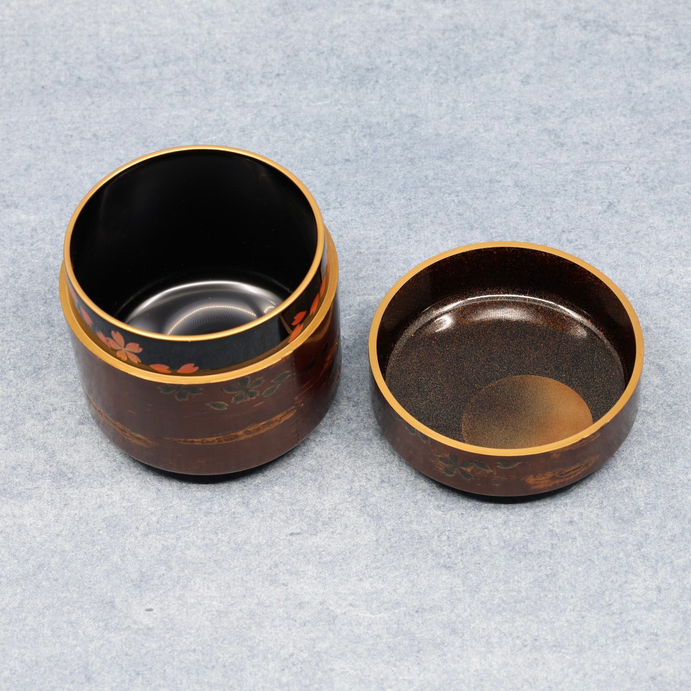 Natsume (Japanese tea caddy) in lacquer, bark, and maki-e, with a yozakura (night cherry blossoms) decoration by Kashō Yoshita