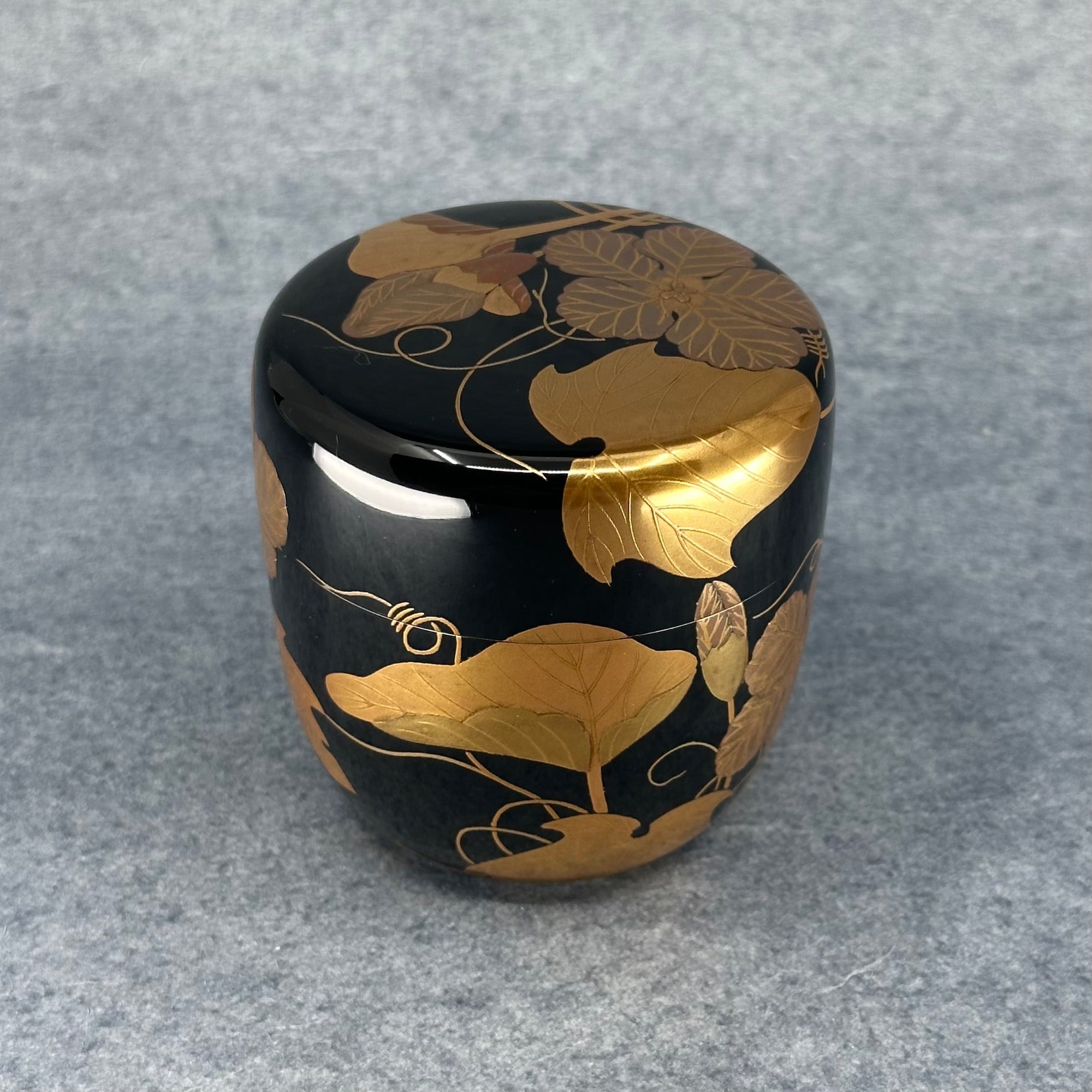 Natsume (boîte à thé japonaise) laque et or, décor de tsuta (lierre) de Sōkaku Murata