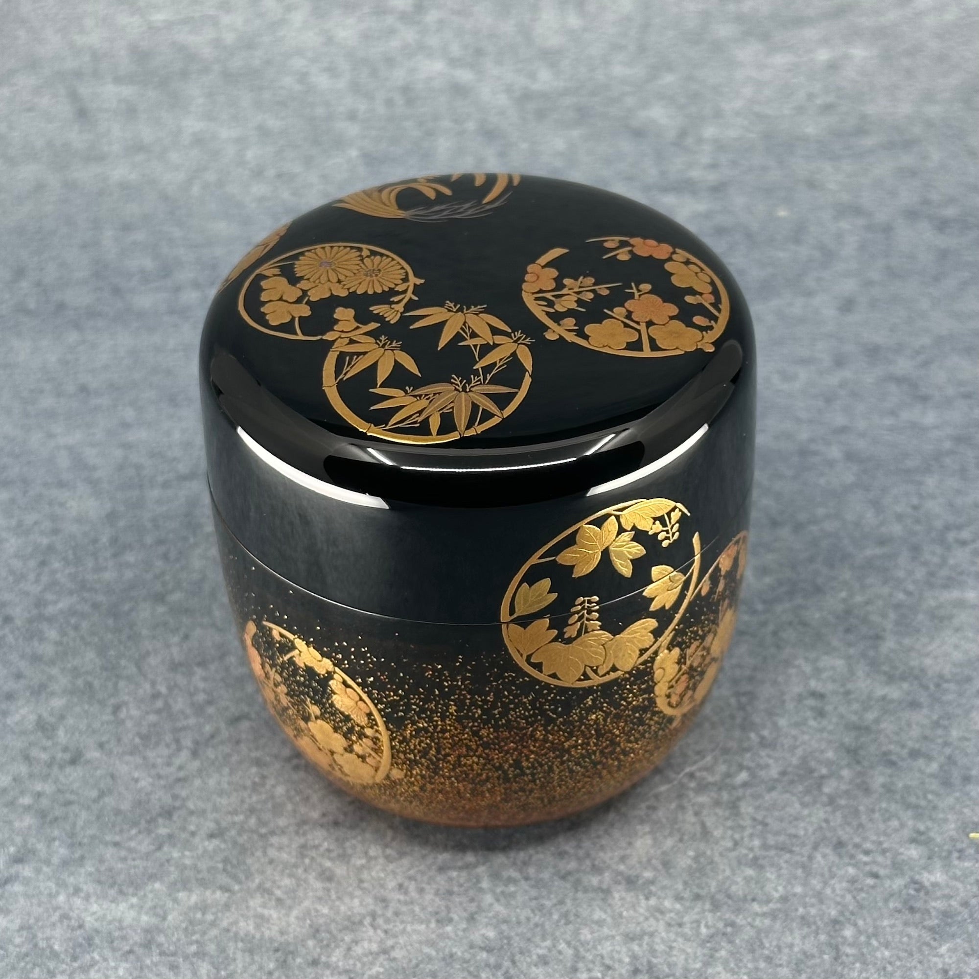 Natsume (Japanese tea caddy) lacquered and gilded, shikunshi (four gentlemen) decoration in circles by Shōetsu Watanabe