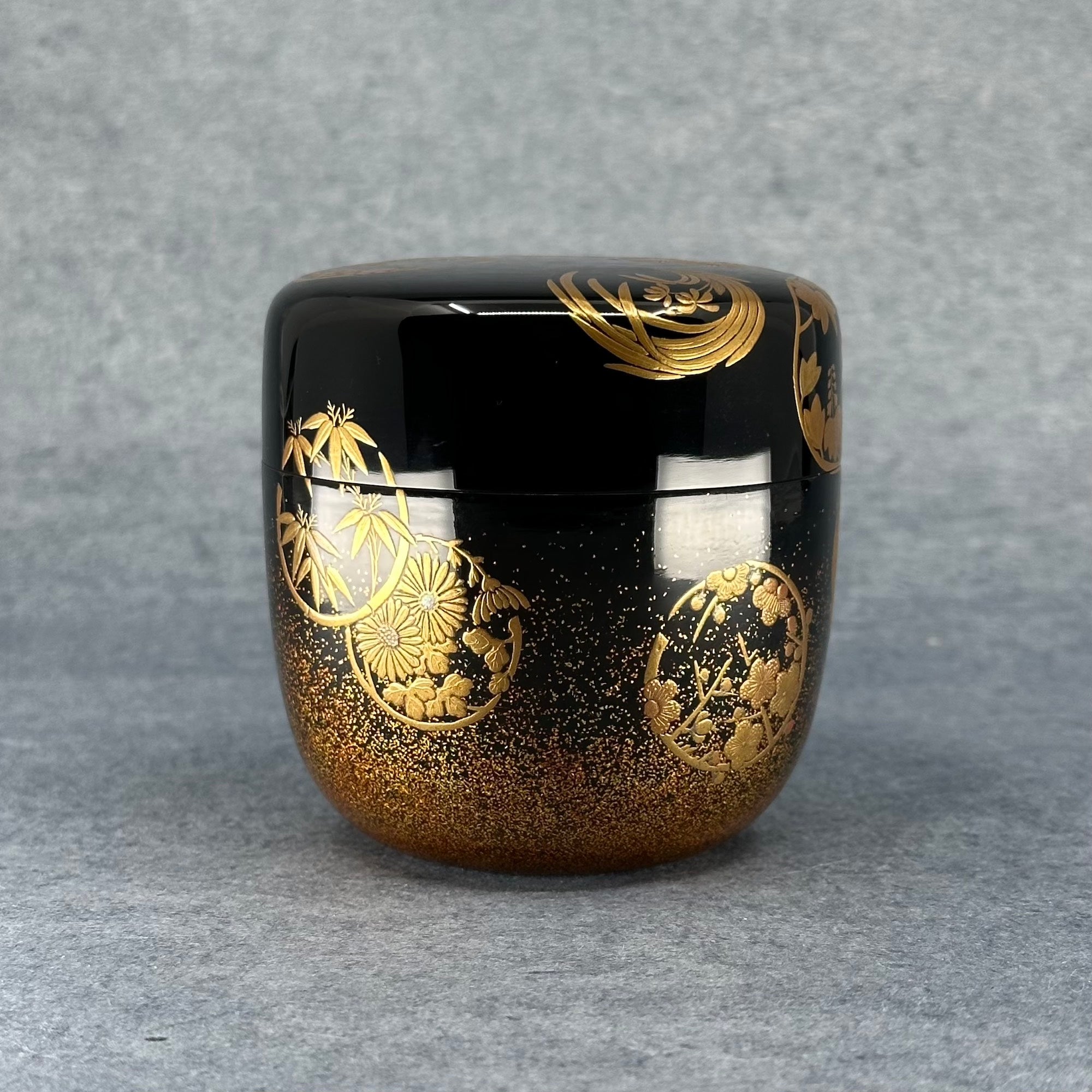 Natsume (Japanese tea caddy) lacquered and gilded, shikunshi (four gentlemen) decoration in circles by Shōetsu Watanabe