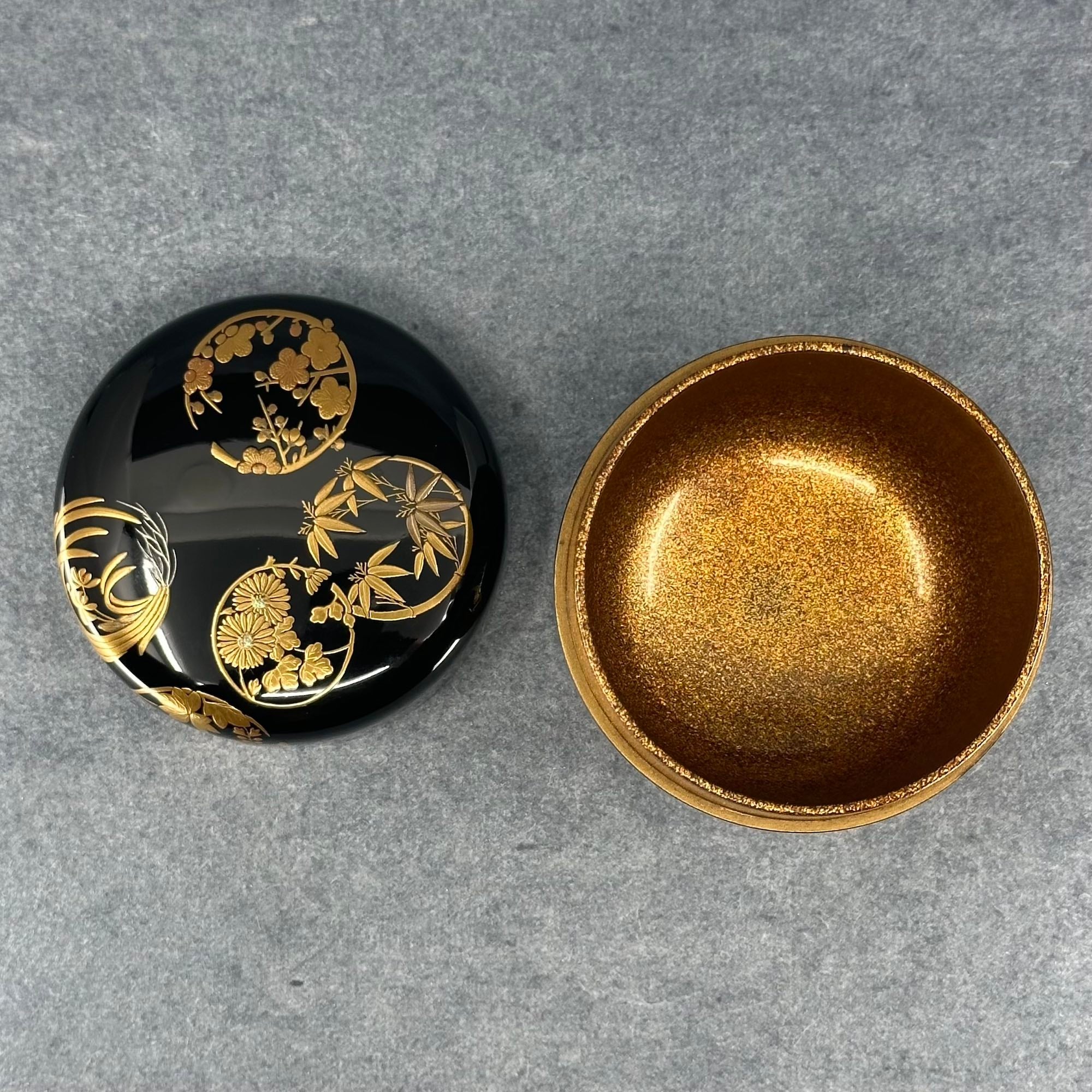 Natsume (Japanese tea caddy) lacquered and gilded, shikunshi (four gentlemen) decoration in circles by Shōetsu Watanabe