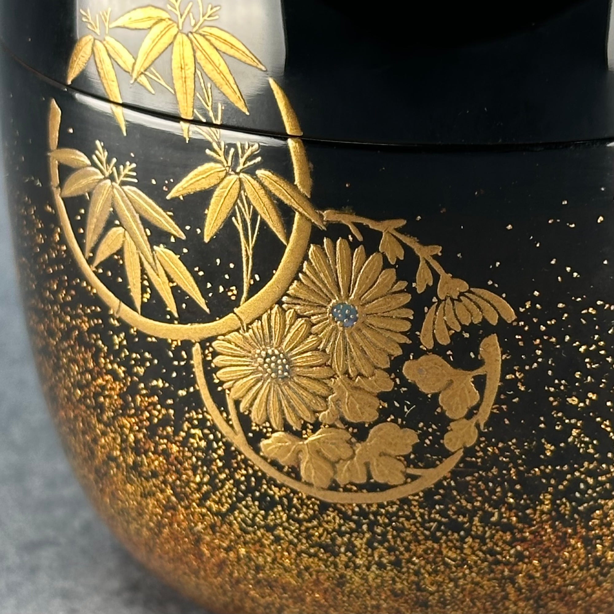 Natsume (Japanese tea caddy) lacquered and gilded, shikunshi (four gentlemen) decoration in circles by Shōetsu Watanabe