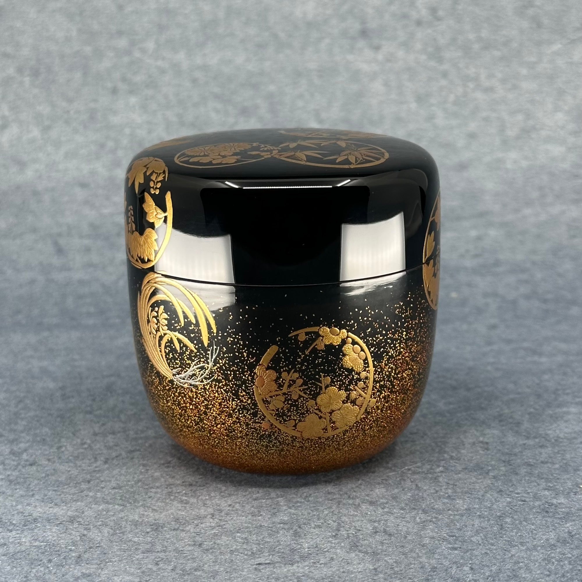Natsume (Japanese tea caddy) lacquered and gilded, shikunshi (four gentlemen) decoration in circles by Shōetsu Watanabe