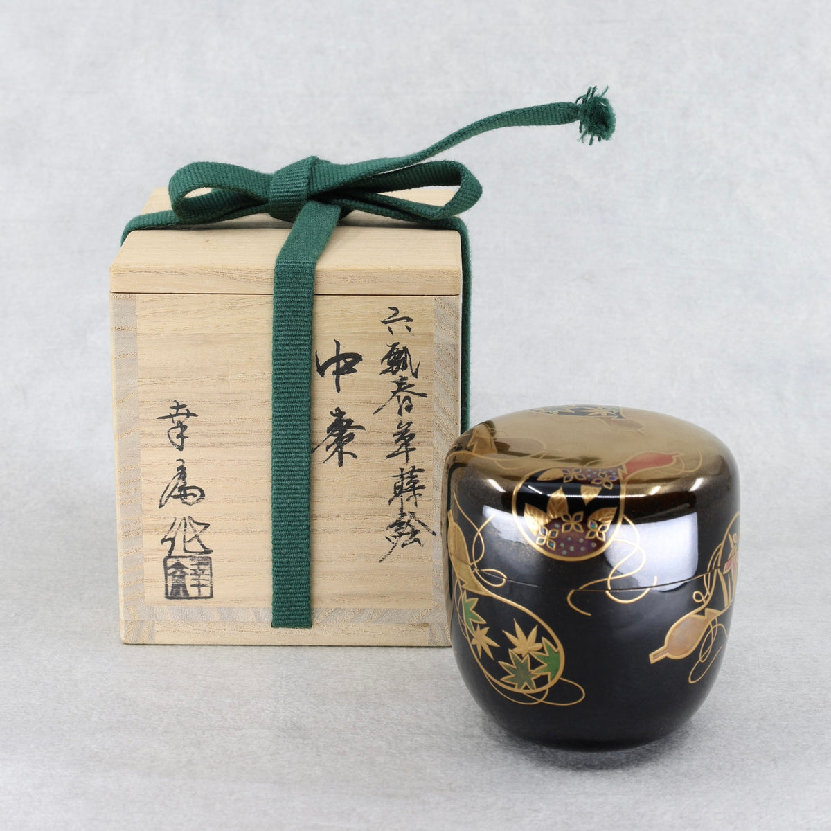 Natsume (boîte à thé japonaise) laque et or, décor rokubyō (six gourdes) de Kōsai Takeuchi