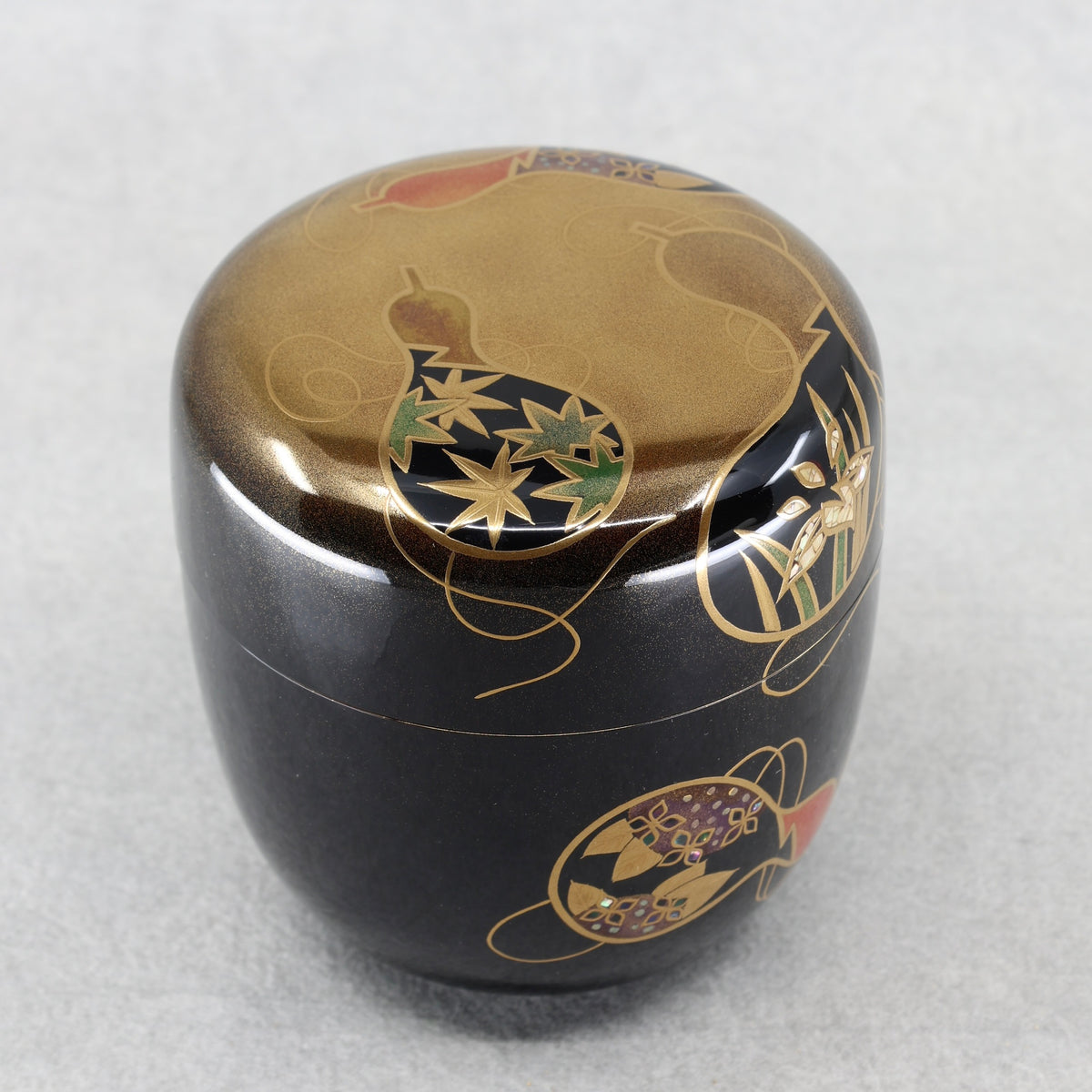 Natsume (boîte à thé japonaise) laque et or, décor rokubyō (six gourdes) de Kōsai Takeuchi