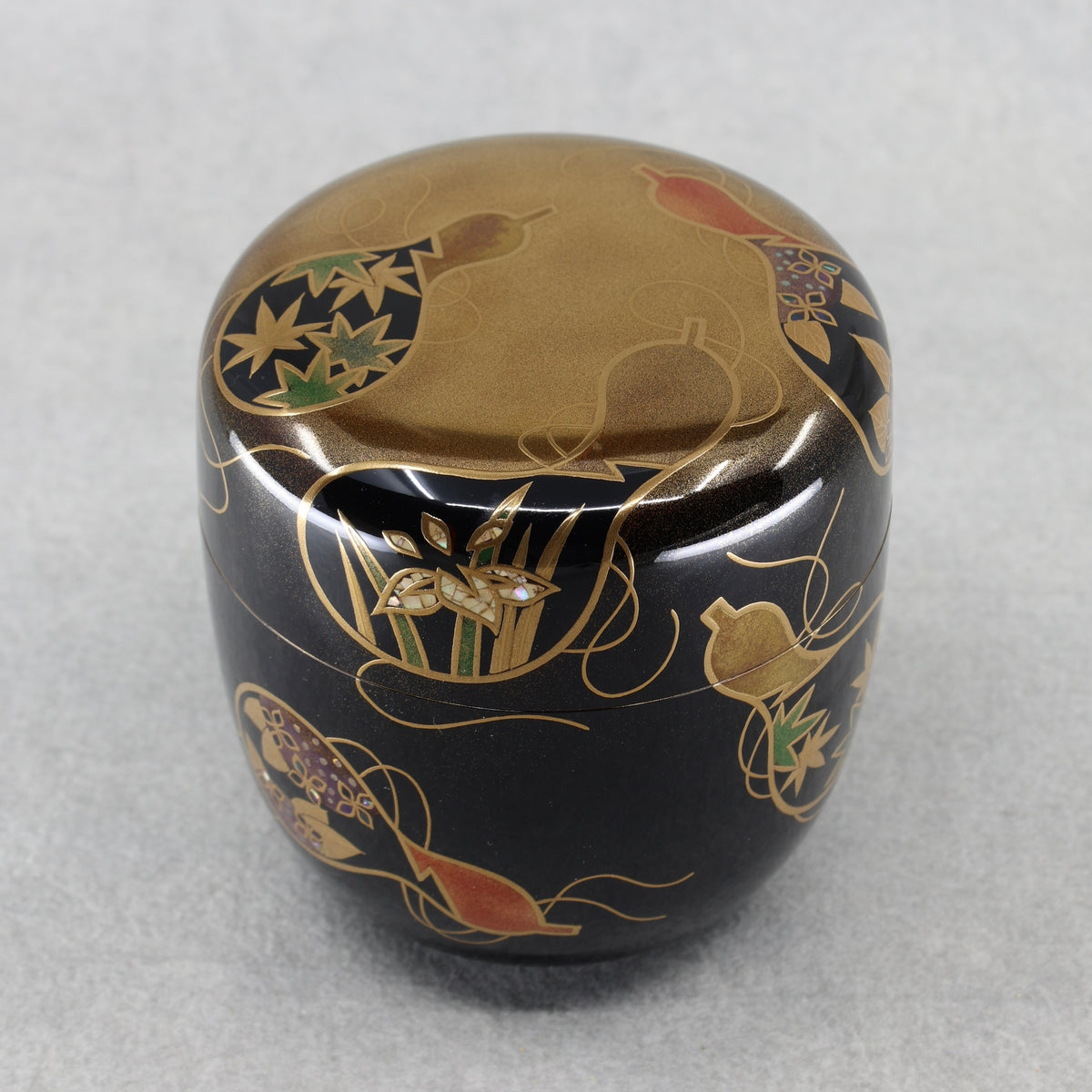 Natsume (boîte à thé japonaise) laque et or, décor rokubyō (six gourdes) de Kōsai Takeuchi