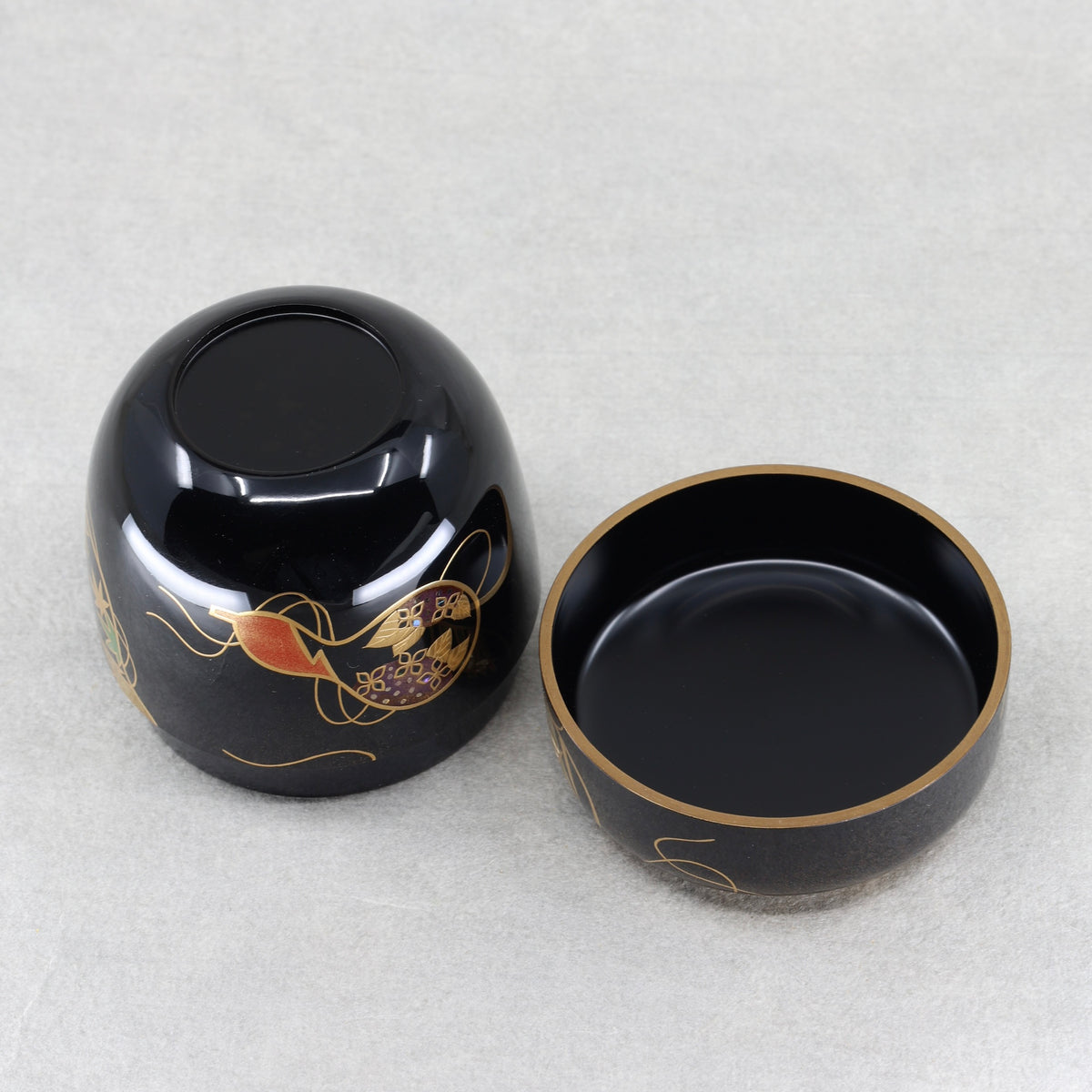 Natsume (boîte à thé japonaise) laque et or, décor rokubyō (six gourdes) de Kōsai Takeuchi