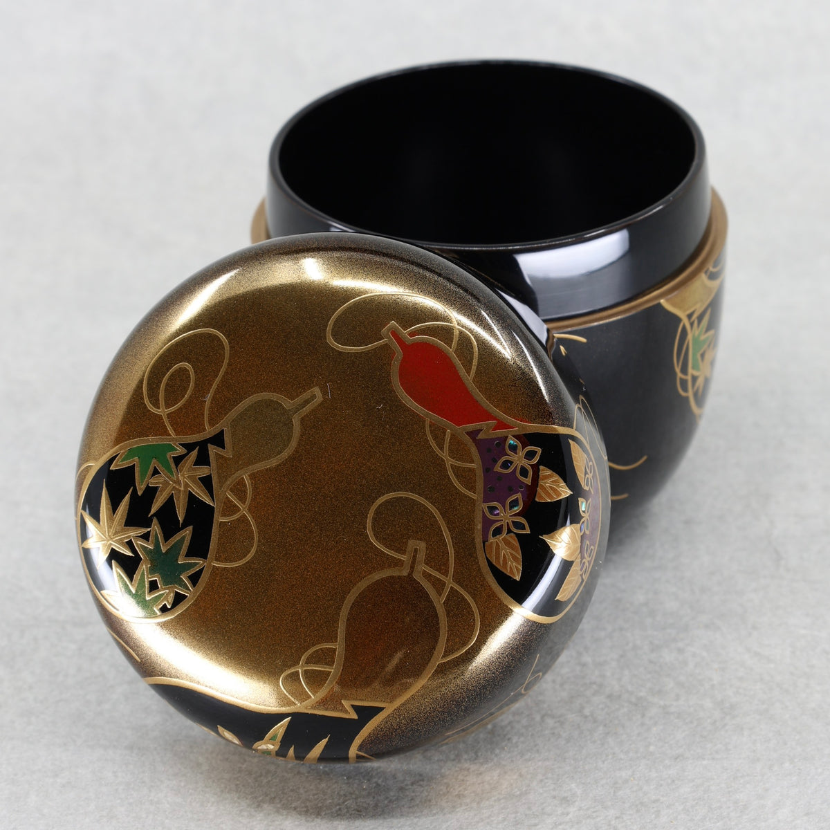 Natsume (boîte à thé japonaise) laque et or, décor rokubyō (six gourdes) de Kōsai Takeuchi