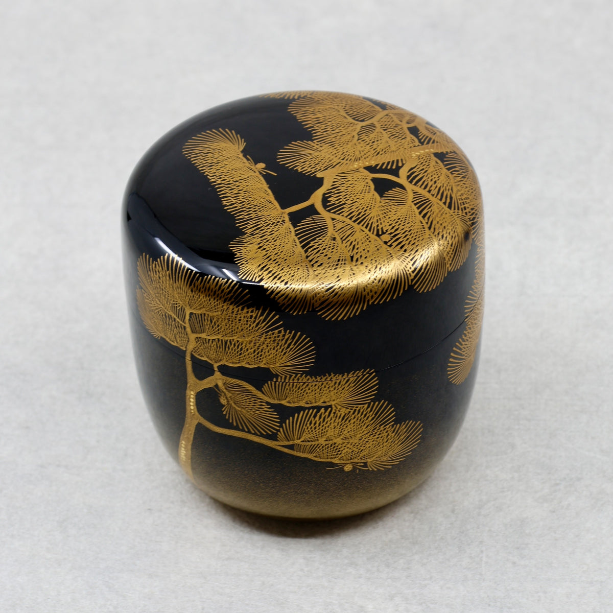 Natsume (Japanese tea caddy) in lacquer and gold, with a matsu (pine) design by Ikkō Kiyose