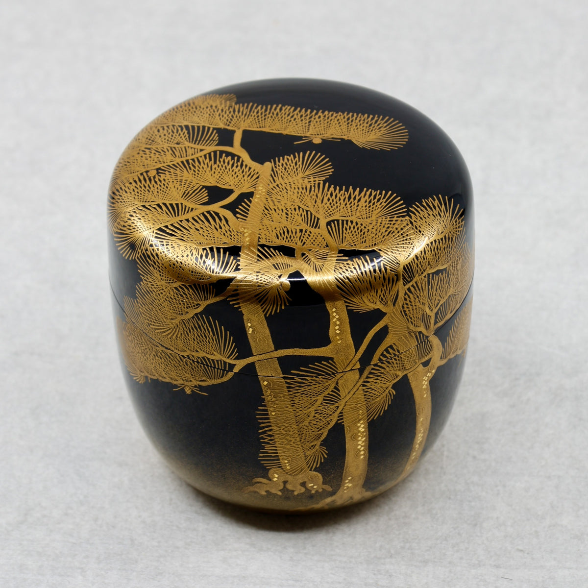 Natsume (Japanese tea caddy) in lacquer and gold, with a matsu (pine) design by Ikkō Kiyose