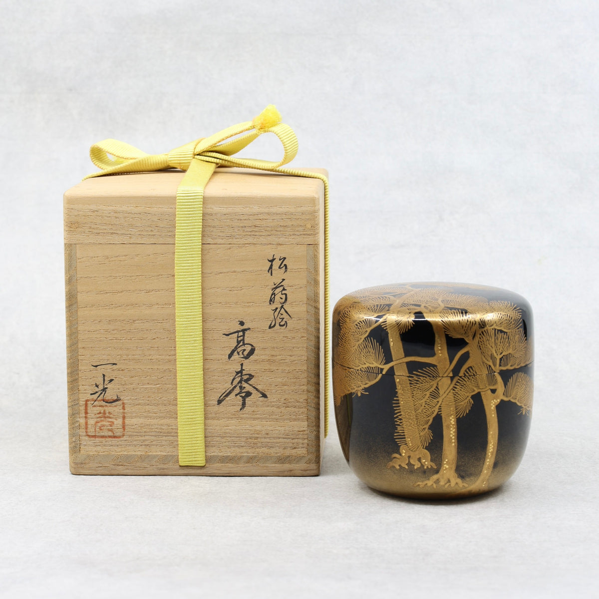 Natsume (Japanese tea caddy) in lacquer and gold, with a matsu (pine) design by Ikkō Kiyose