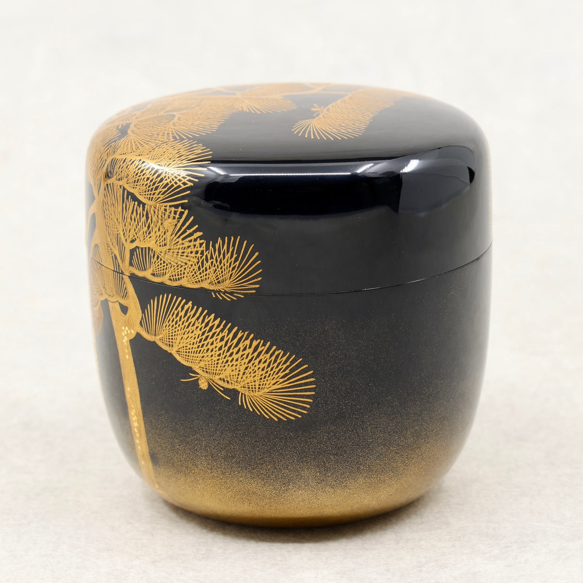 Natsume (Japanese tea caddy) in lacquer and gold, with a matsu (pine) design by Ikkō Kiyose