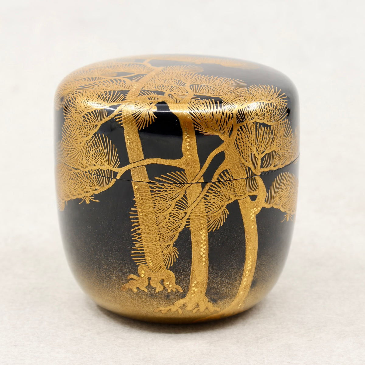 Natsume (Japanese tea caddy) in lacquer and gold, with a matsu (pine) design by Ikkō Kiyose
