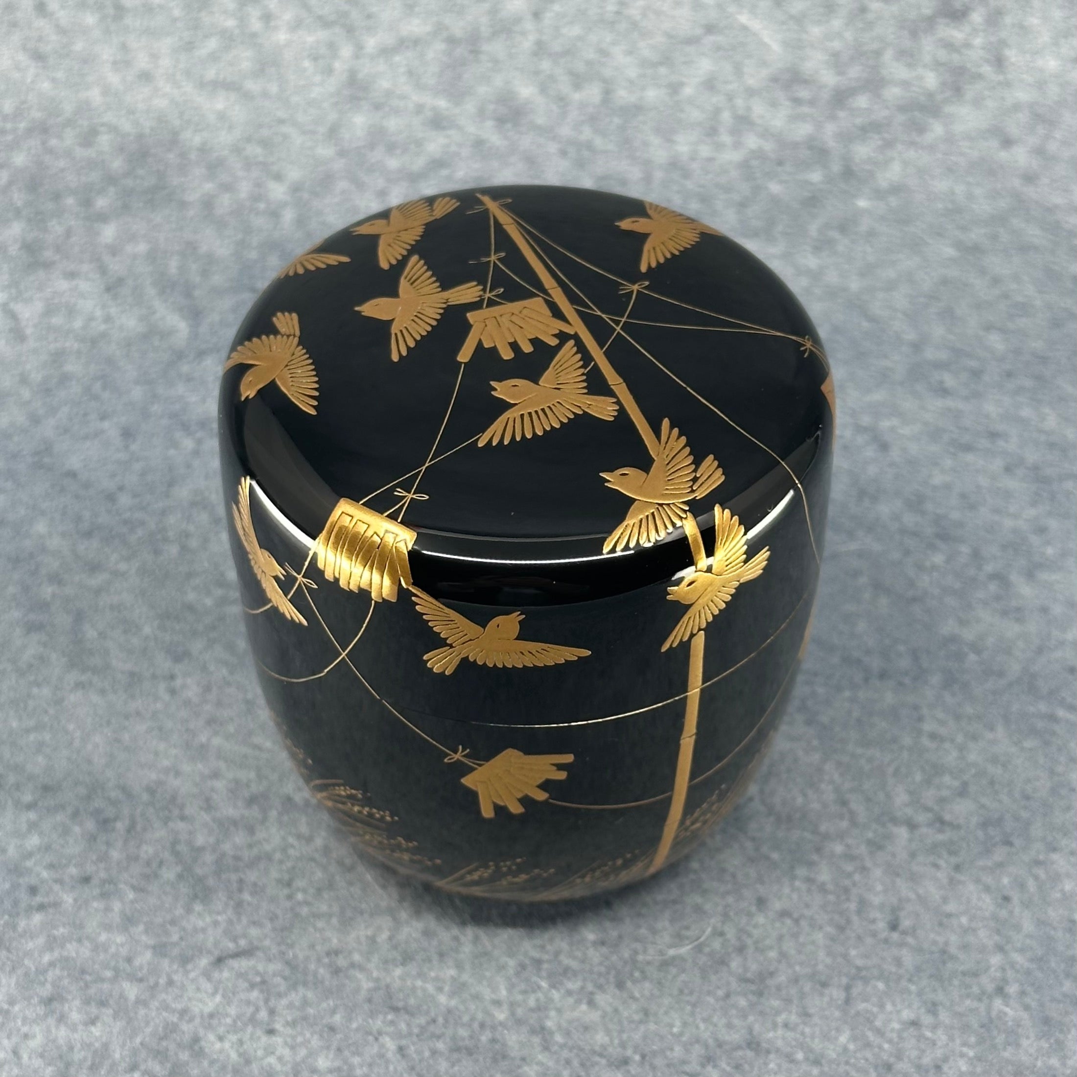 Natsume (boîte à thé) laque et or, décor inasuzume (riz et moineaux) de Ichigo Itchō